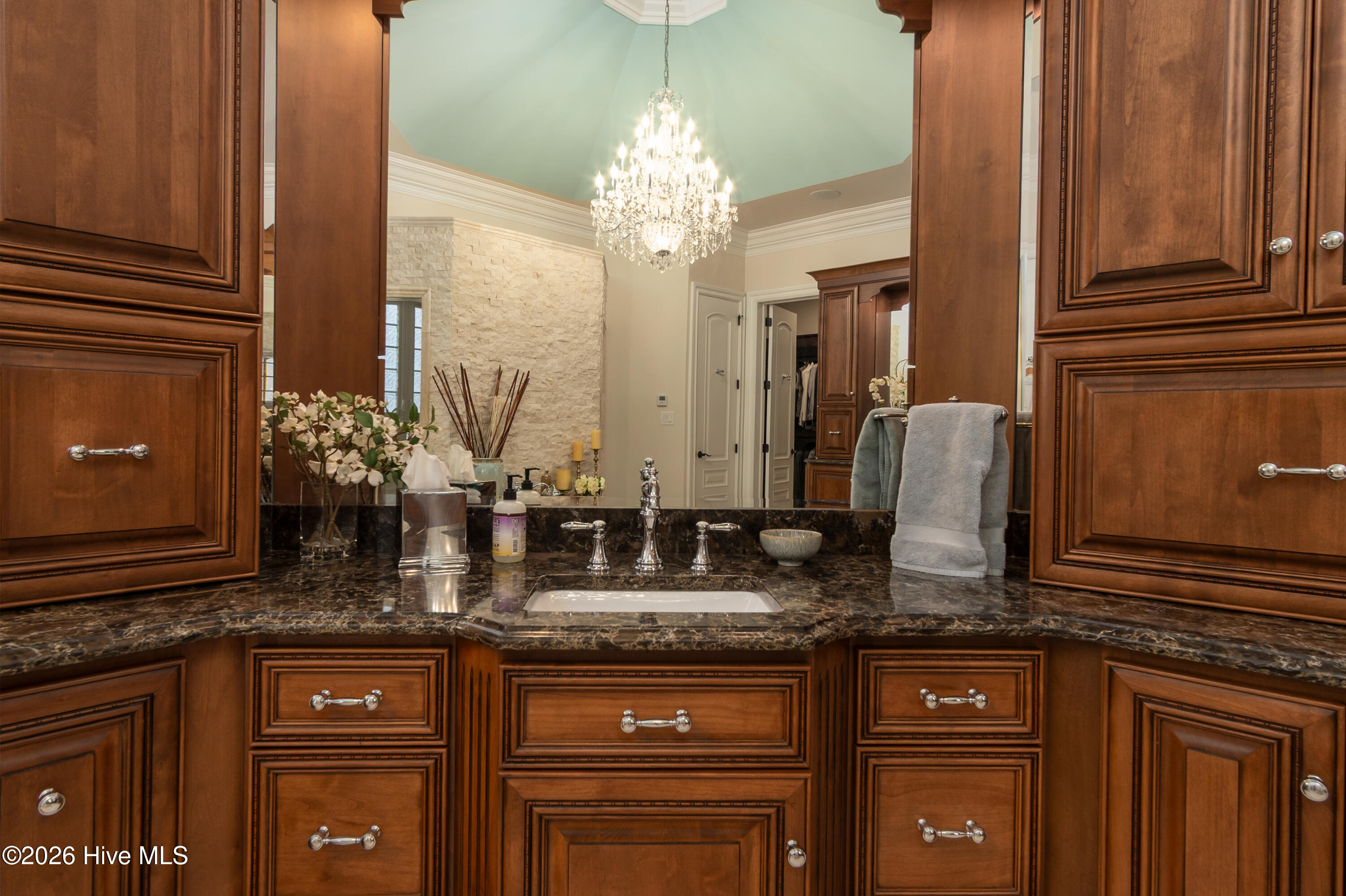 100550947 | Photo 42