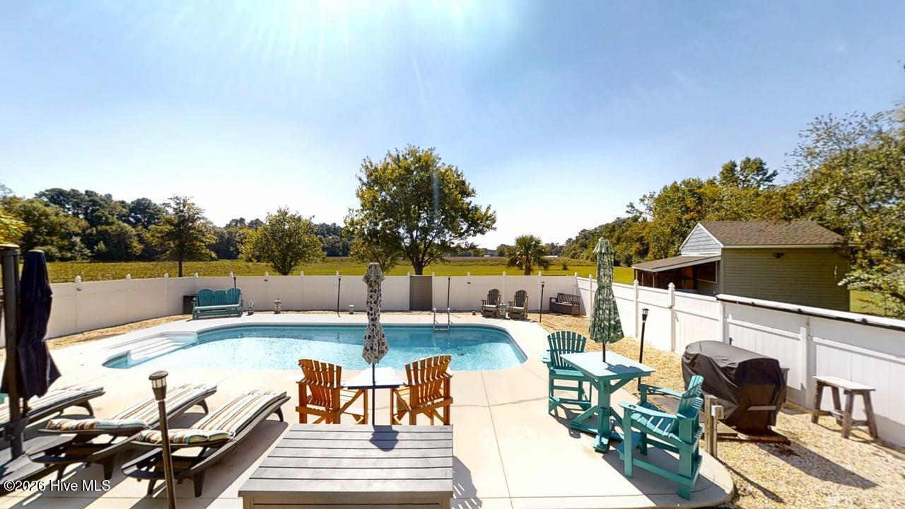 100570322 | Photo 55