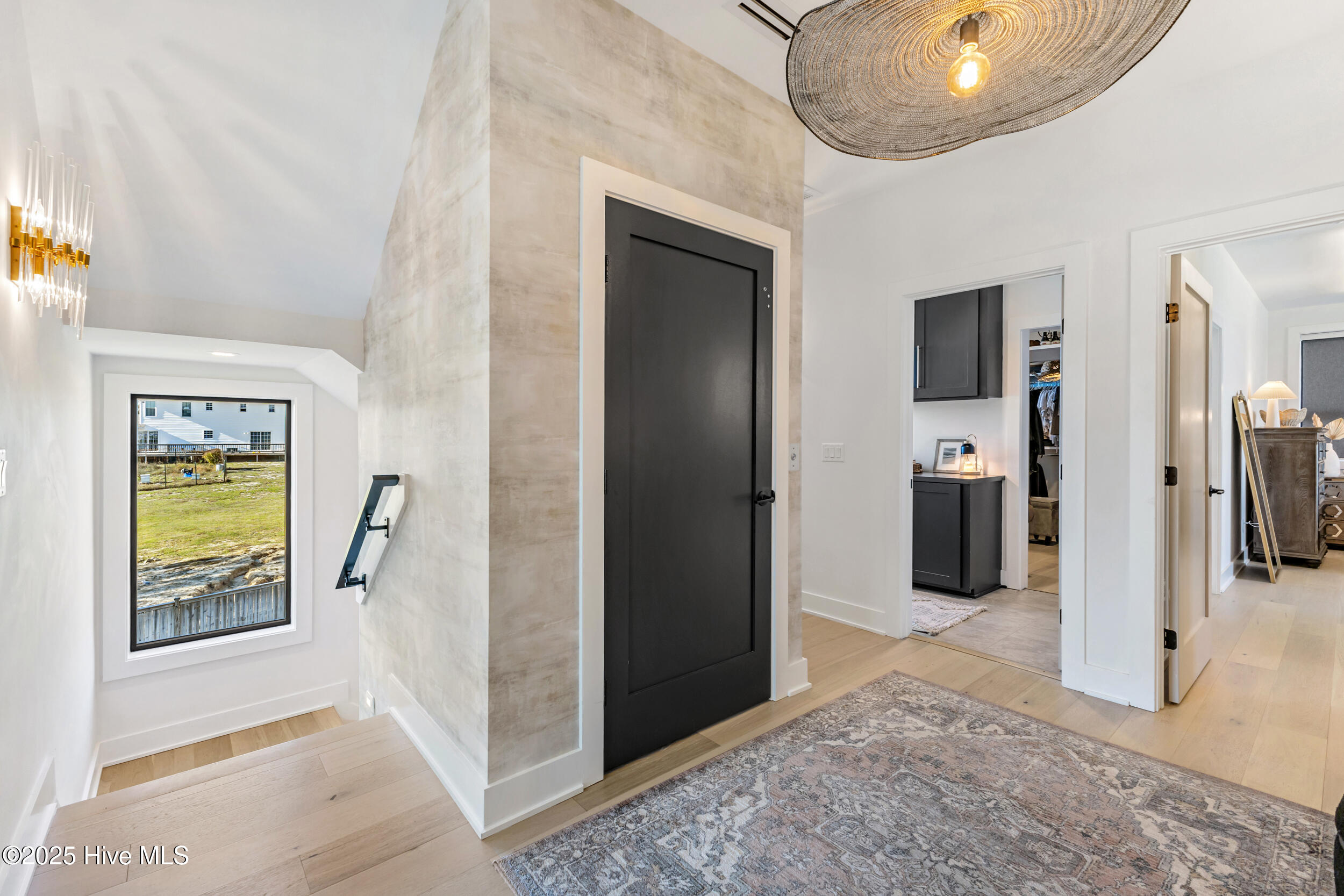 100560087 | Photo 24