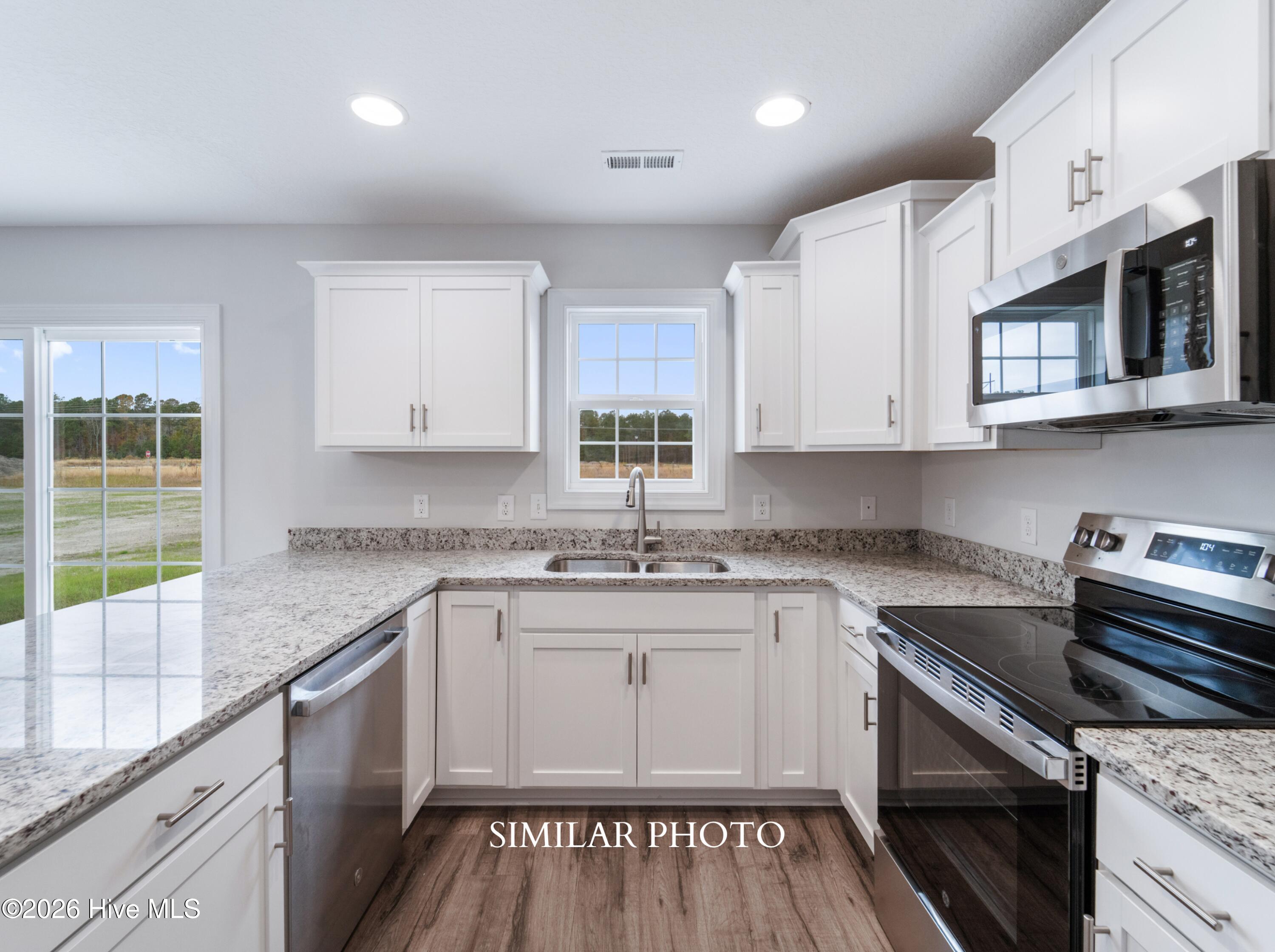 100563067 | Photo 12