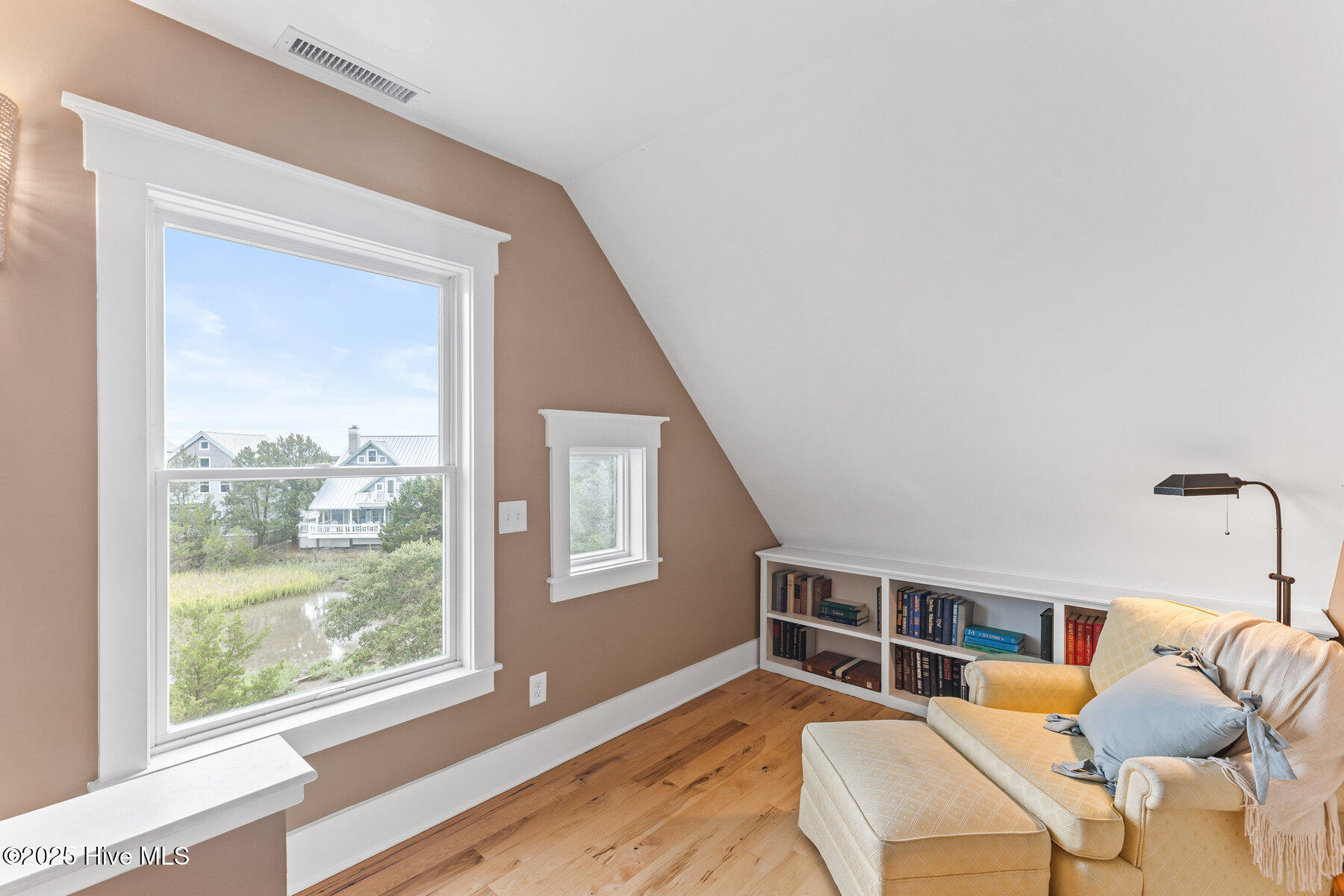 100521307 | Photo 27