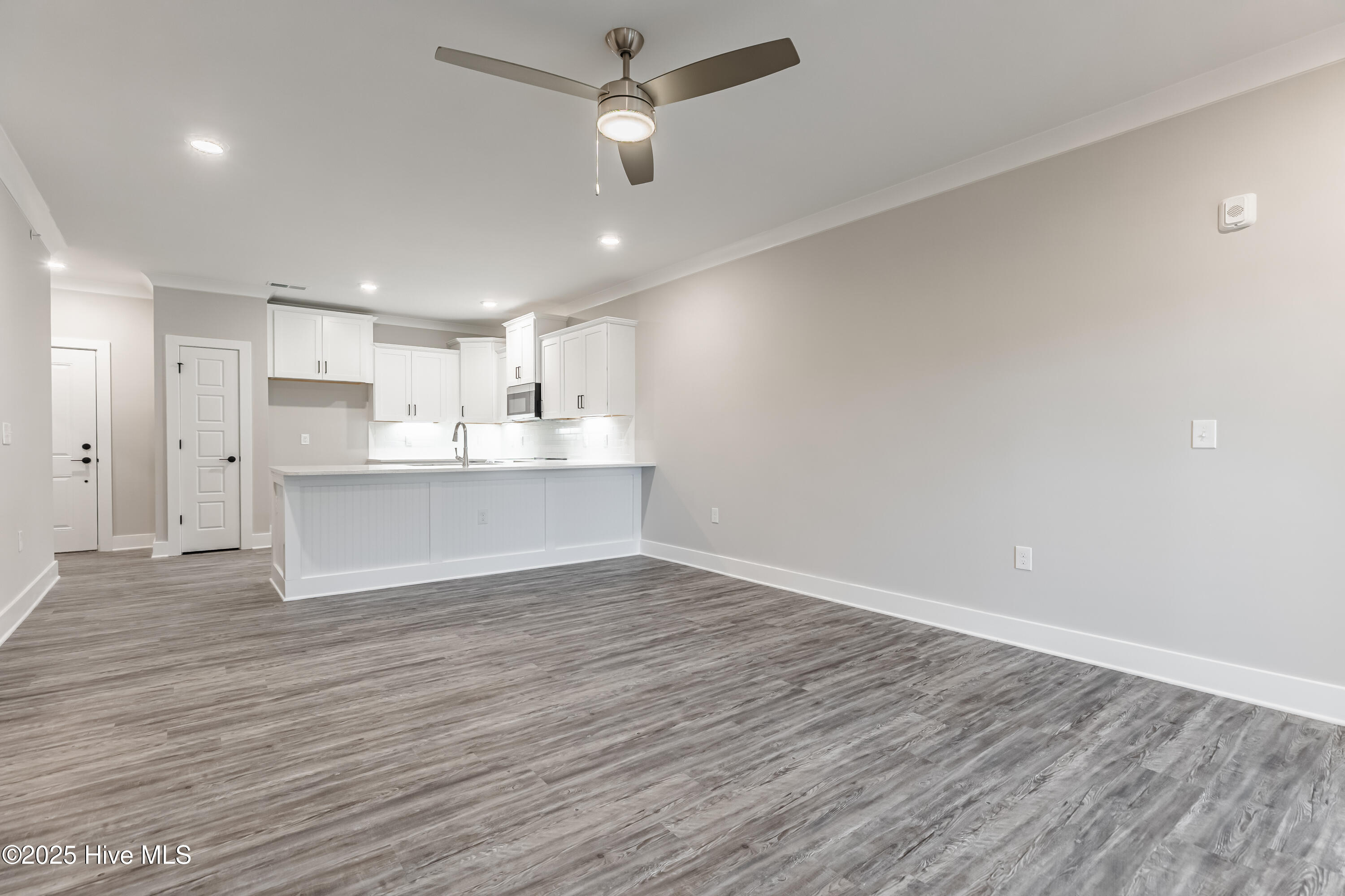 100529359 | Photo 11