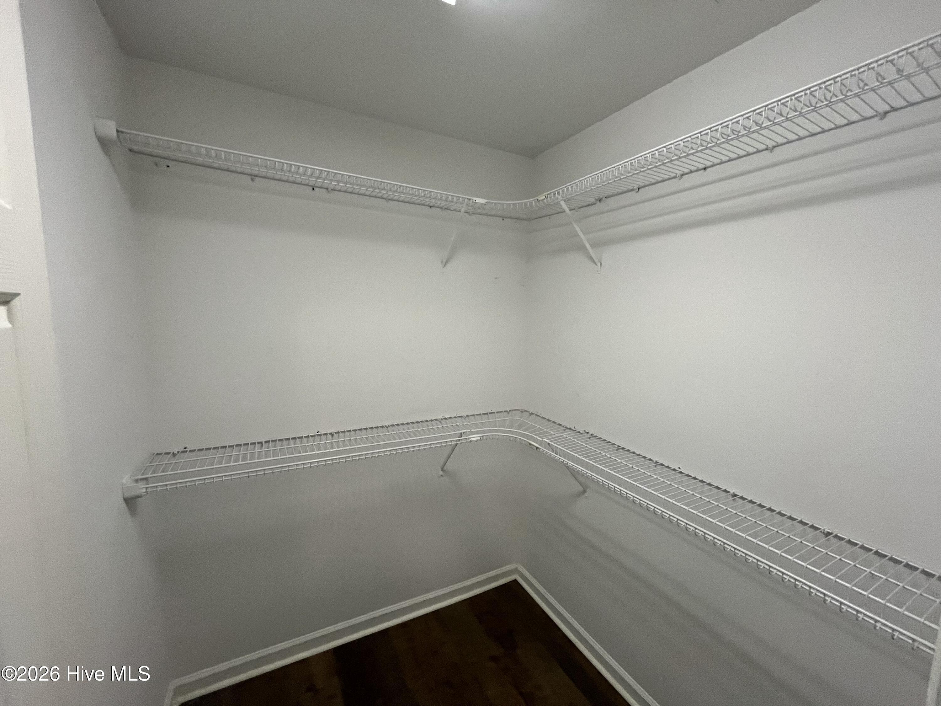 100565460 | Photo 11