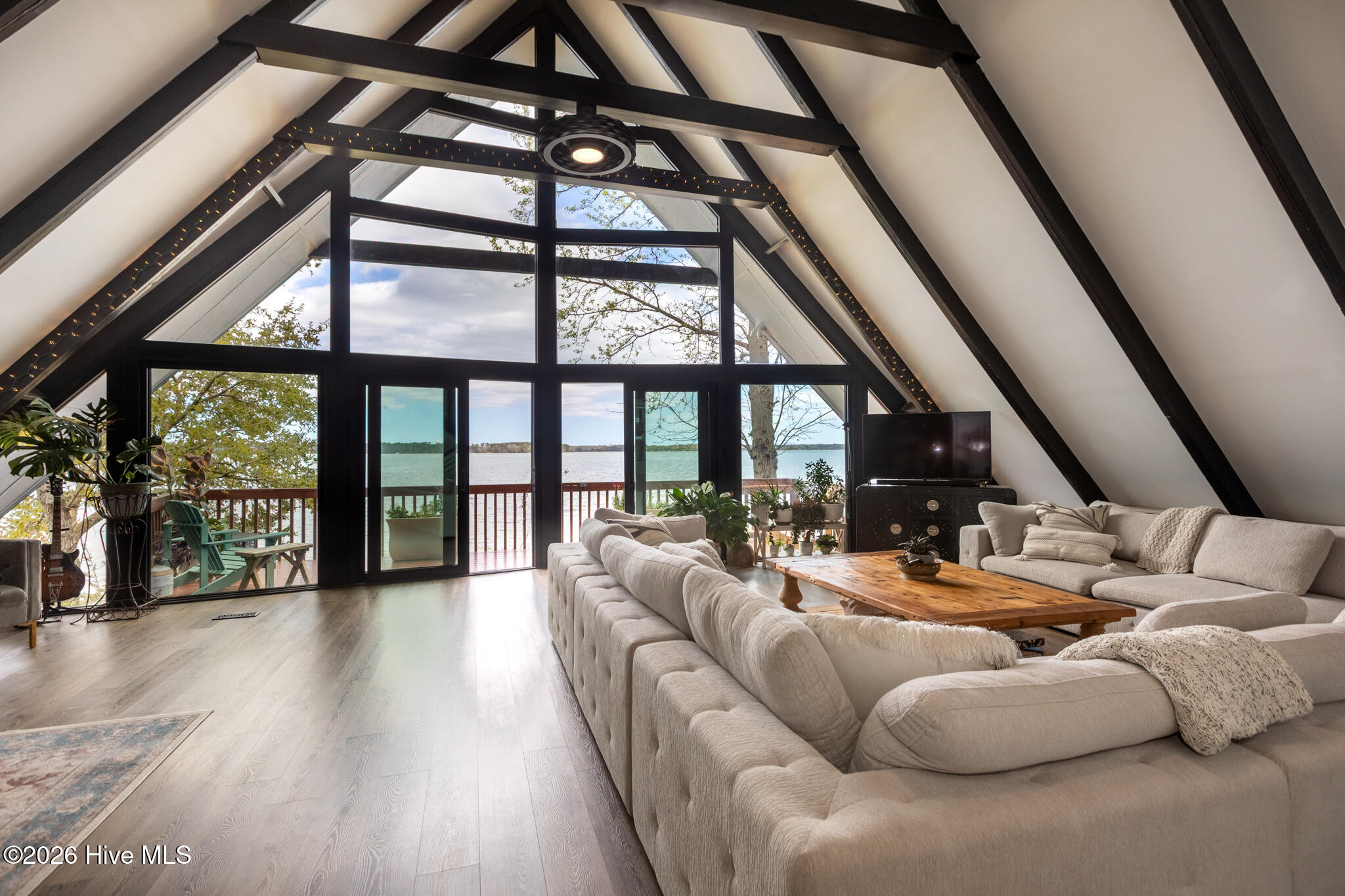 100565718 | Photo 12