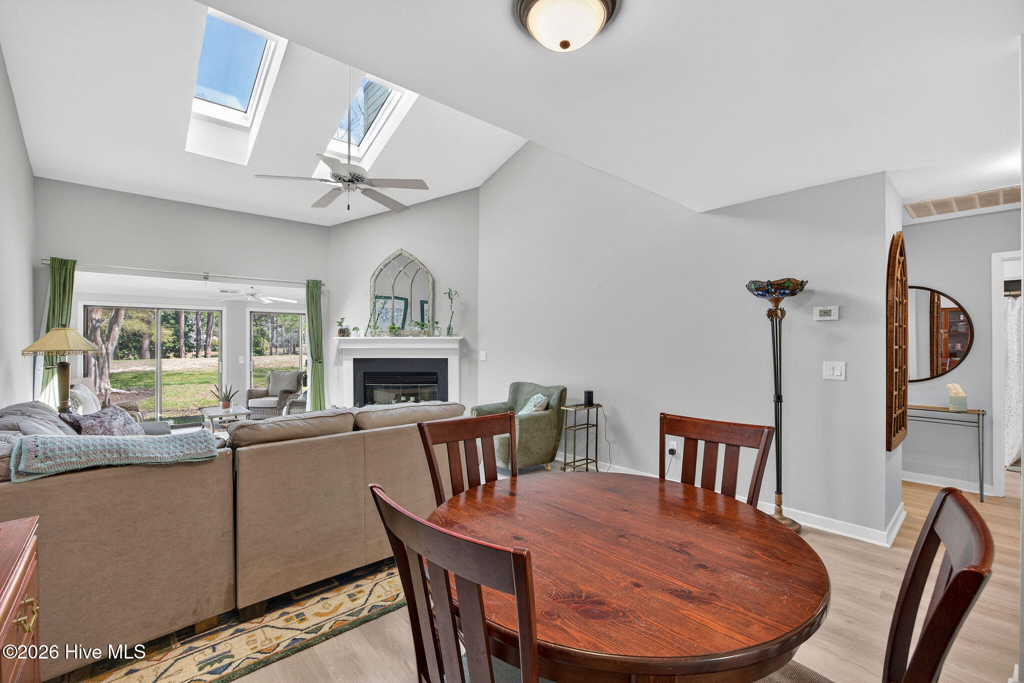 100563726 | Photo 19