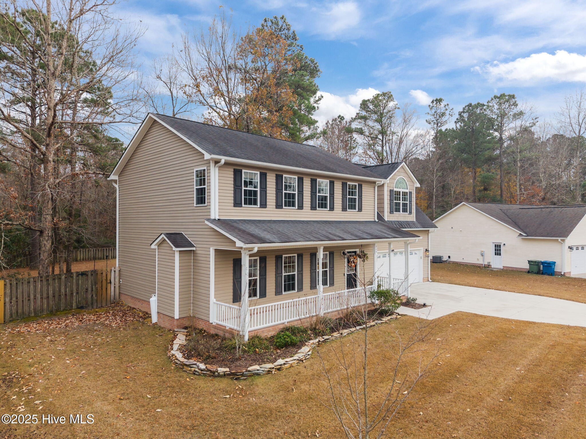 100544131 | Photo 36