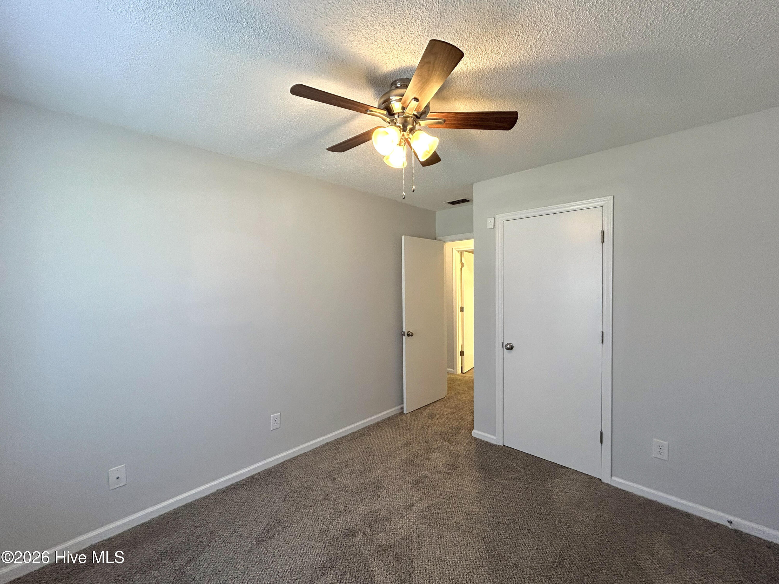 100563583 | Photo 23