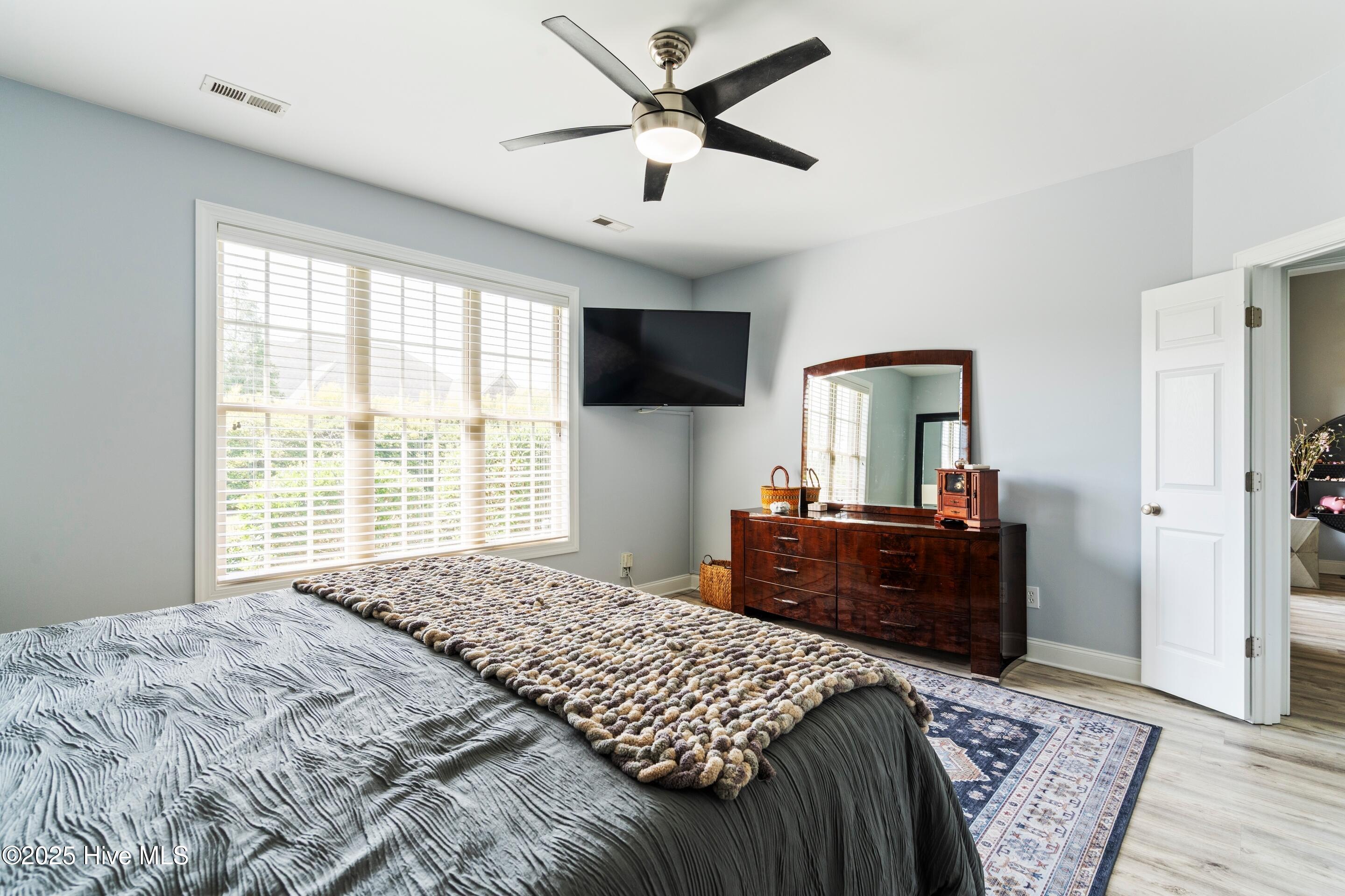 100541104 | Photo 52