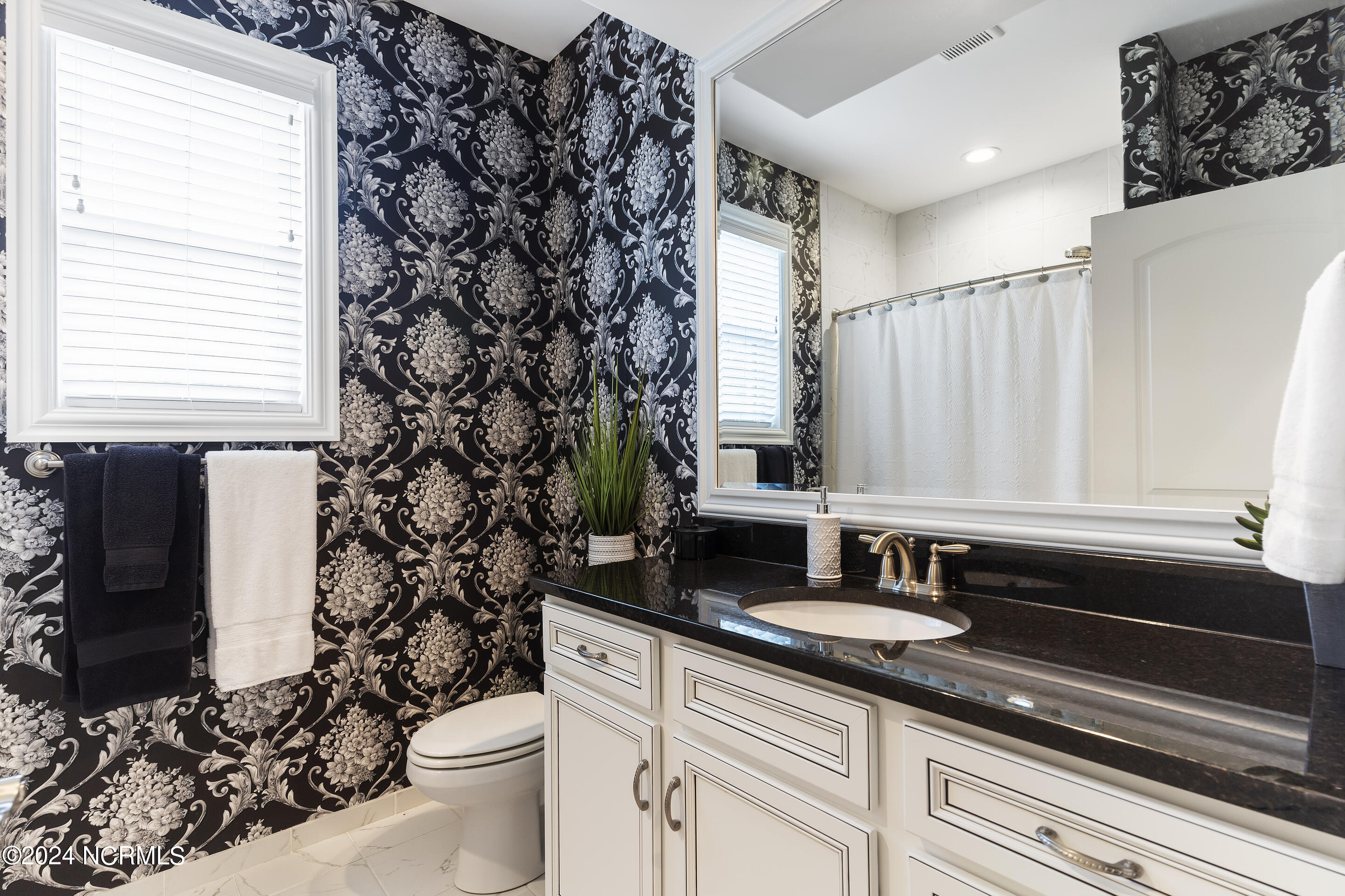 100554009 | Photo 26