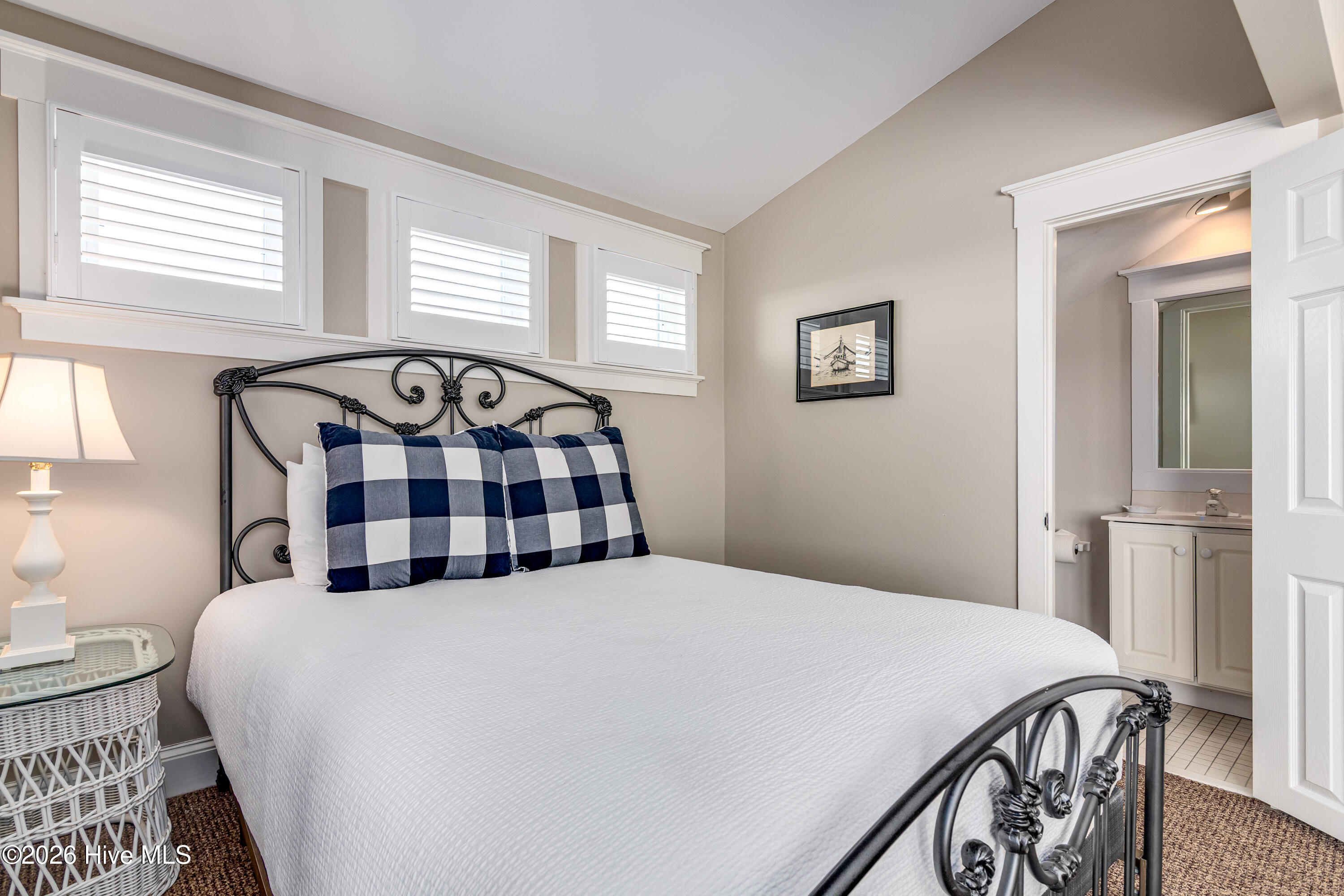 100553208 | Photo 47