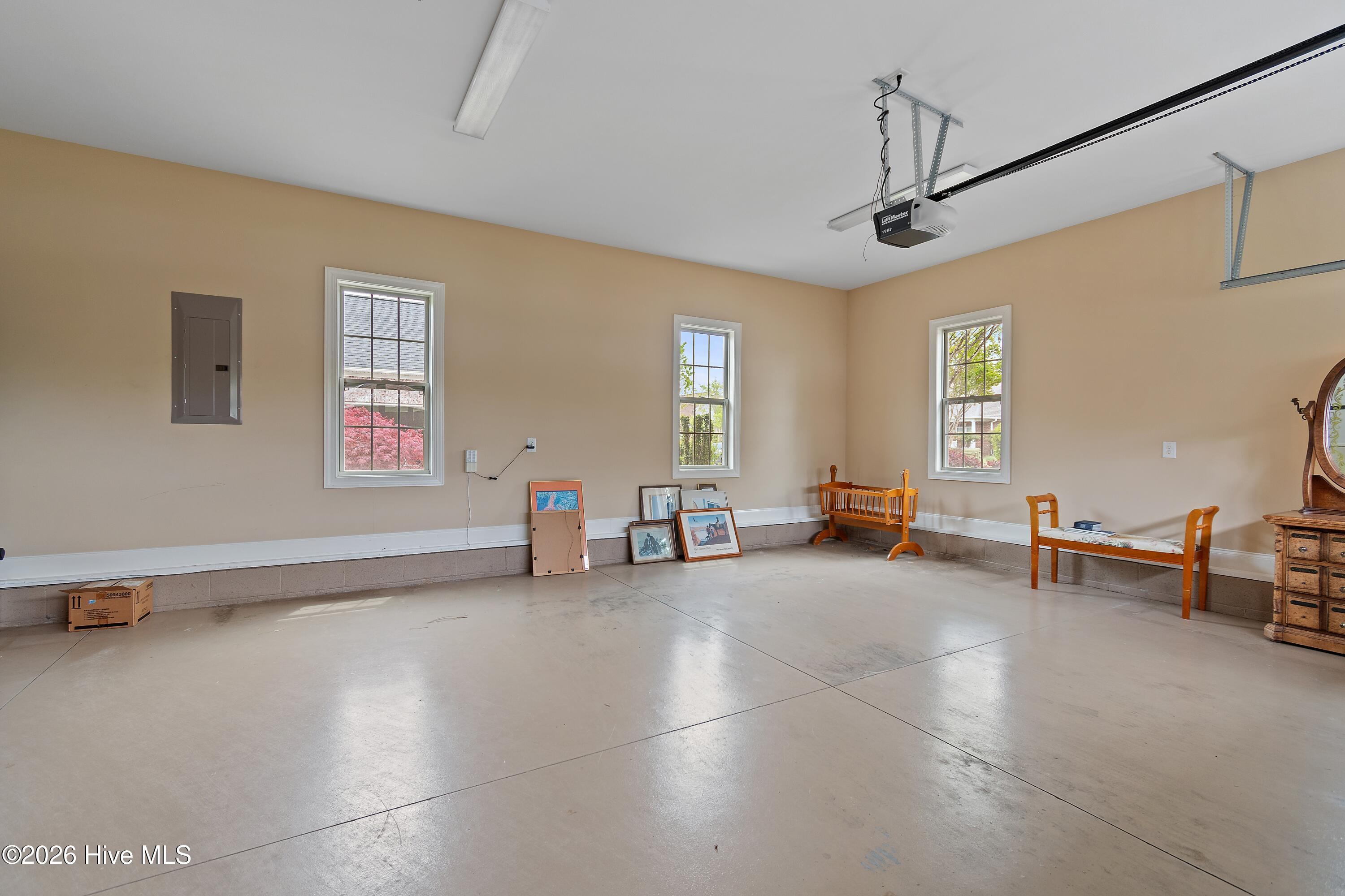 100565695 | Photo 33