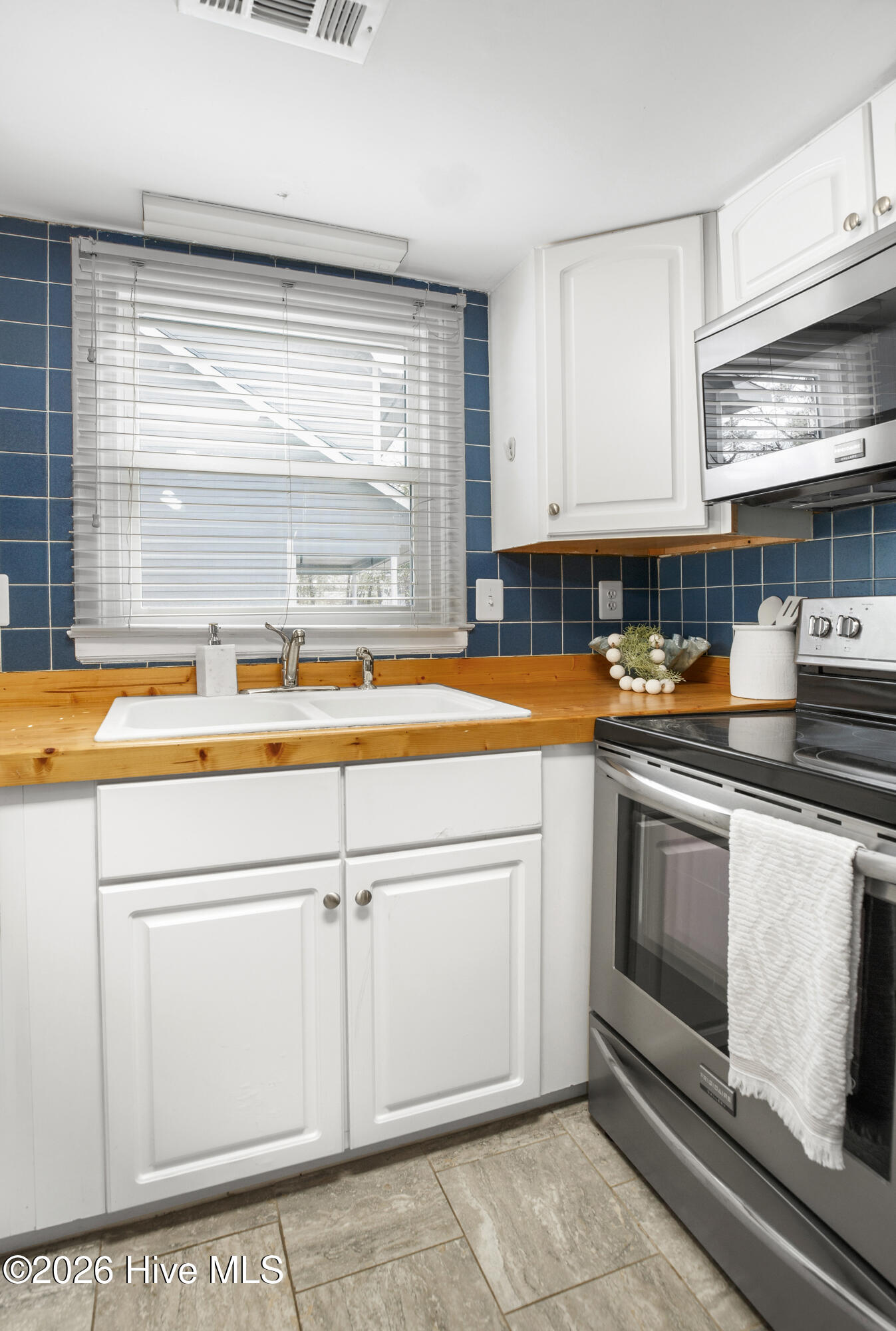 100561639 | Photo 11