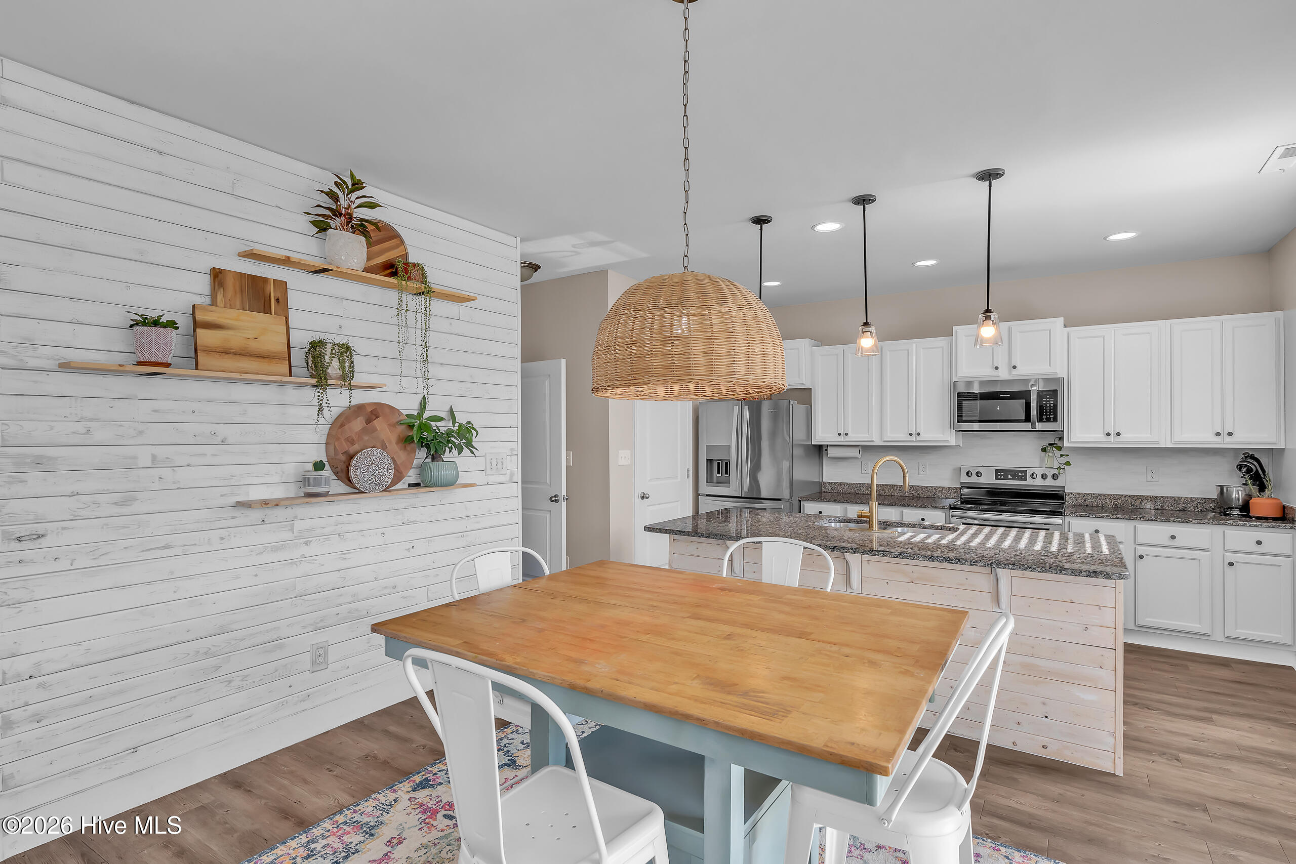 100551354 | Photo 15