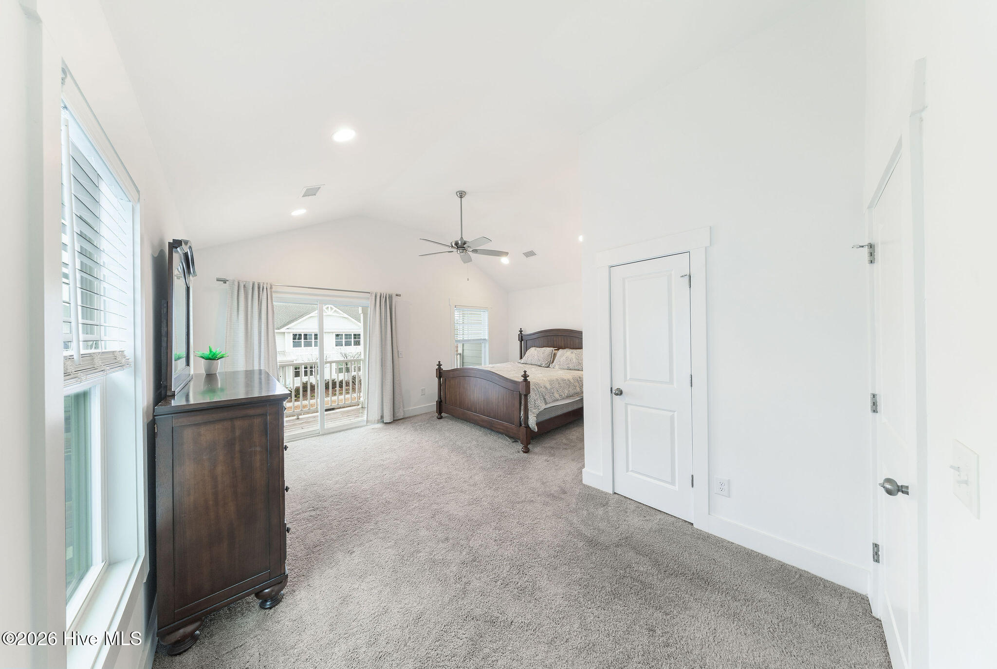 100553298 | Photo 17