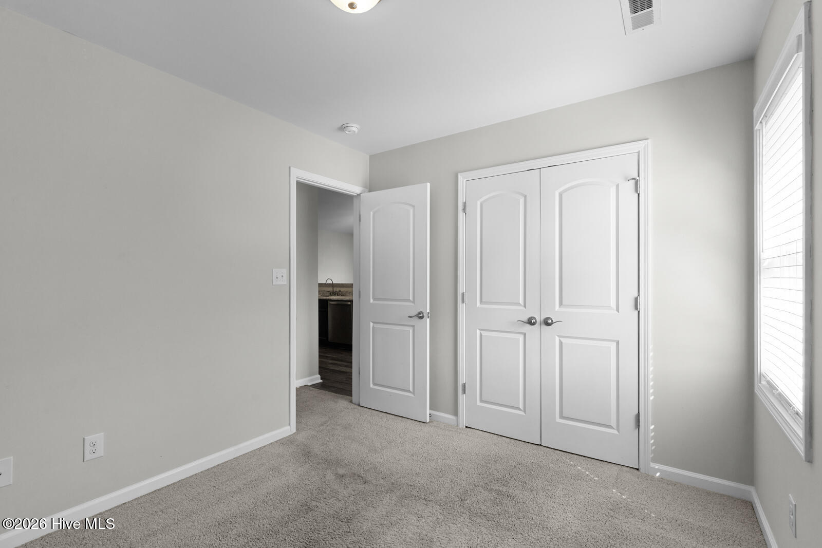 100563691 | Photo 19