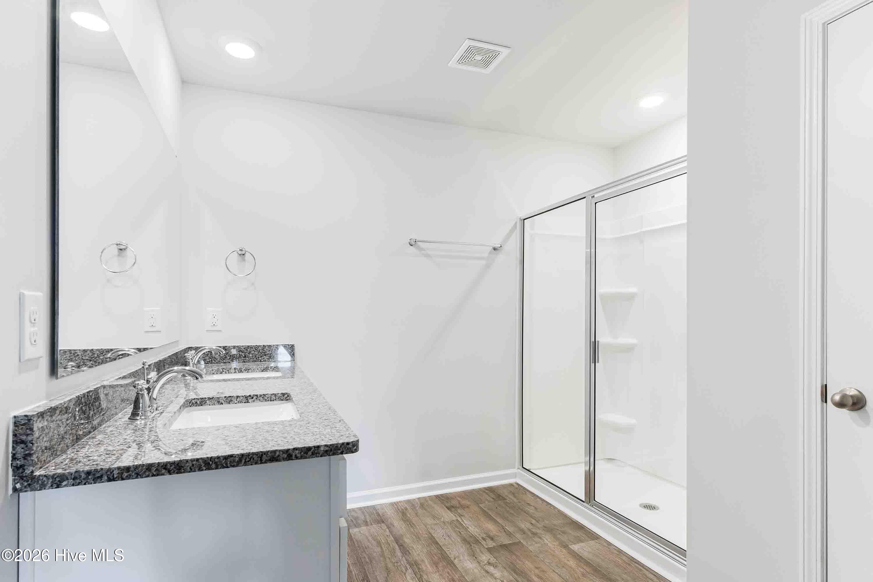 100569617 | Photo 24