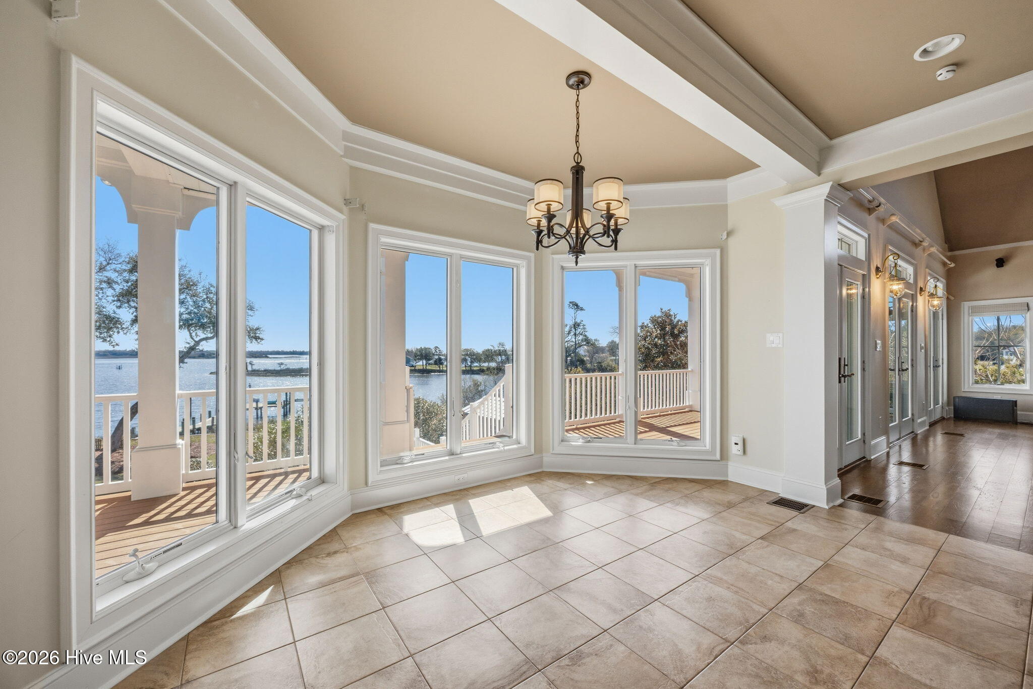 100561060 | Photo 13