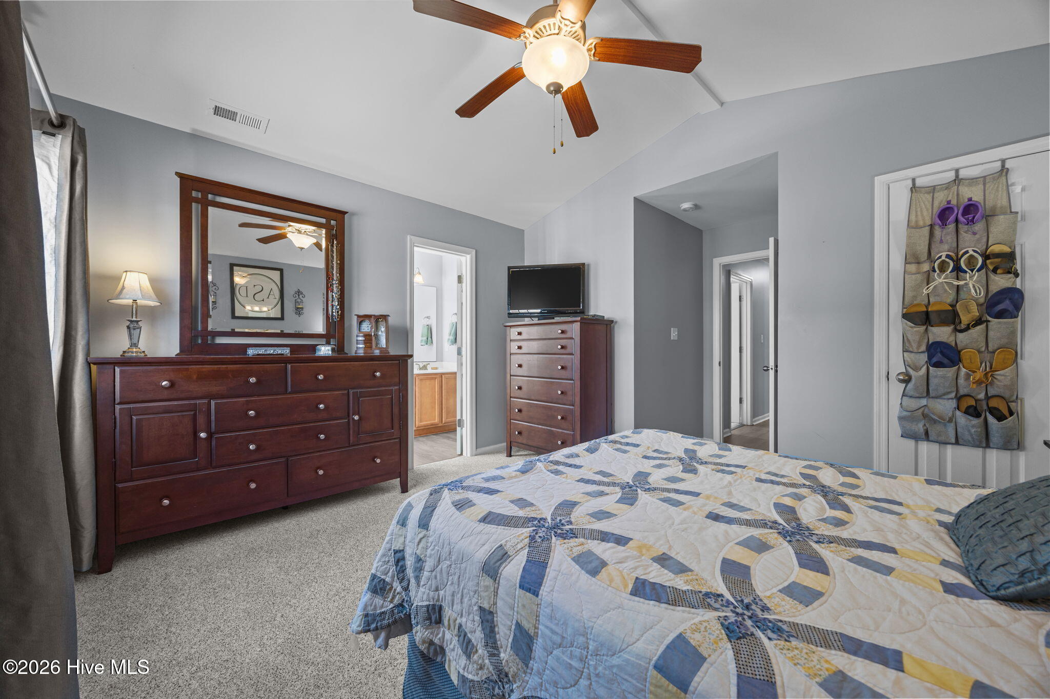 100550942 | Photo 11