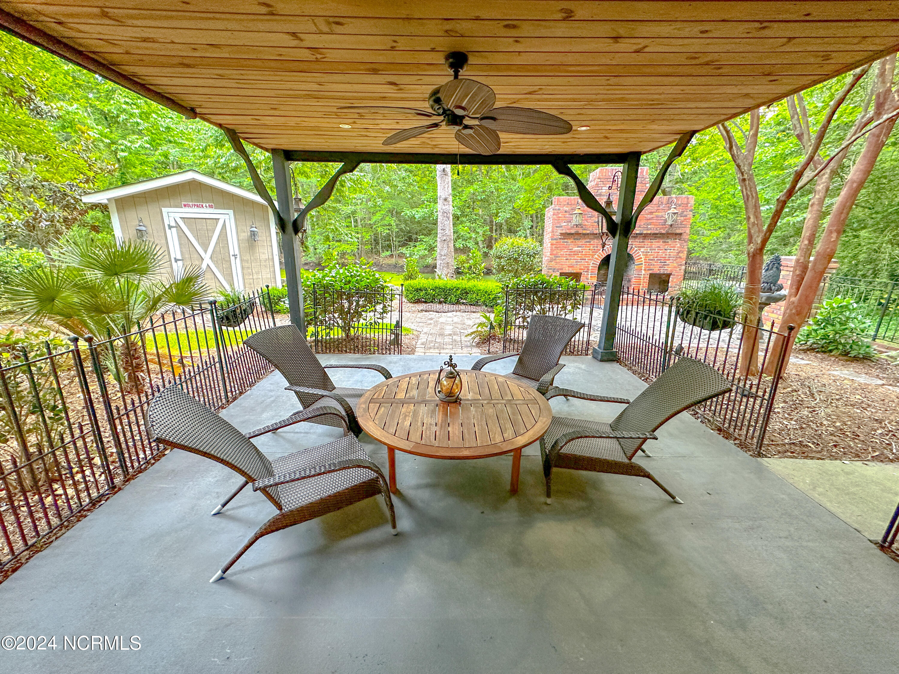 100558799 | Photo 61