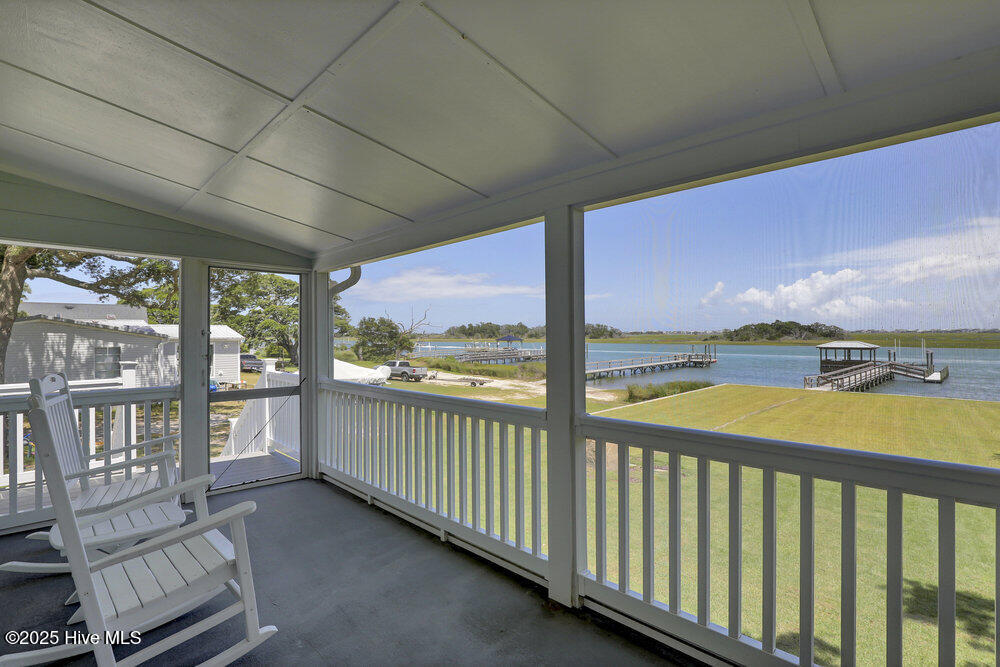 100556855 | Photo 23