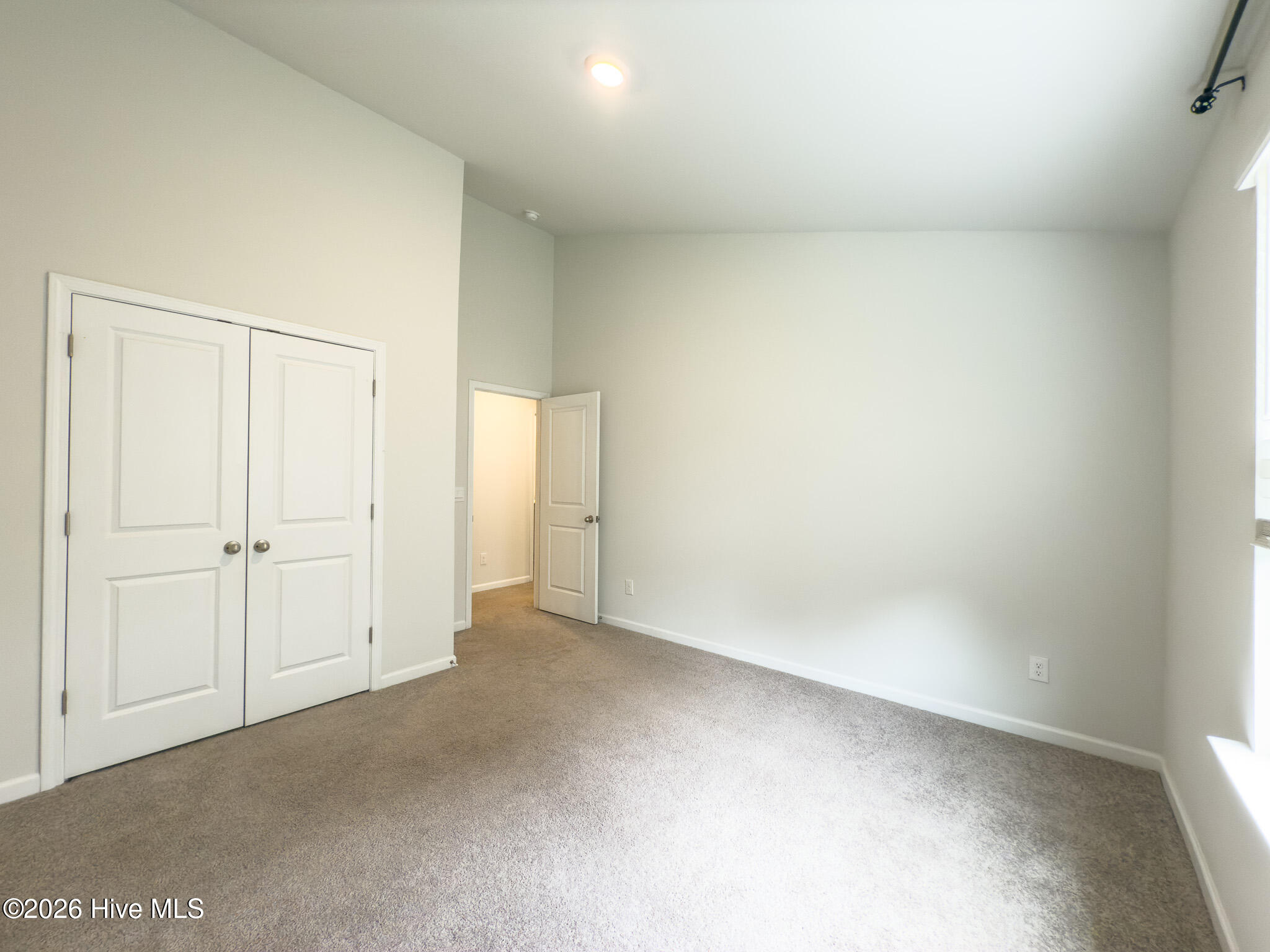 100561658 | Photo 14