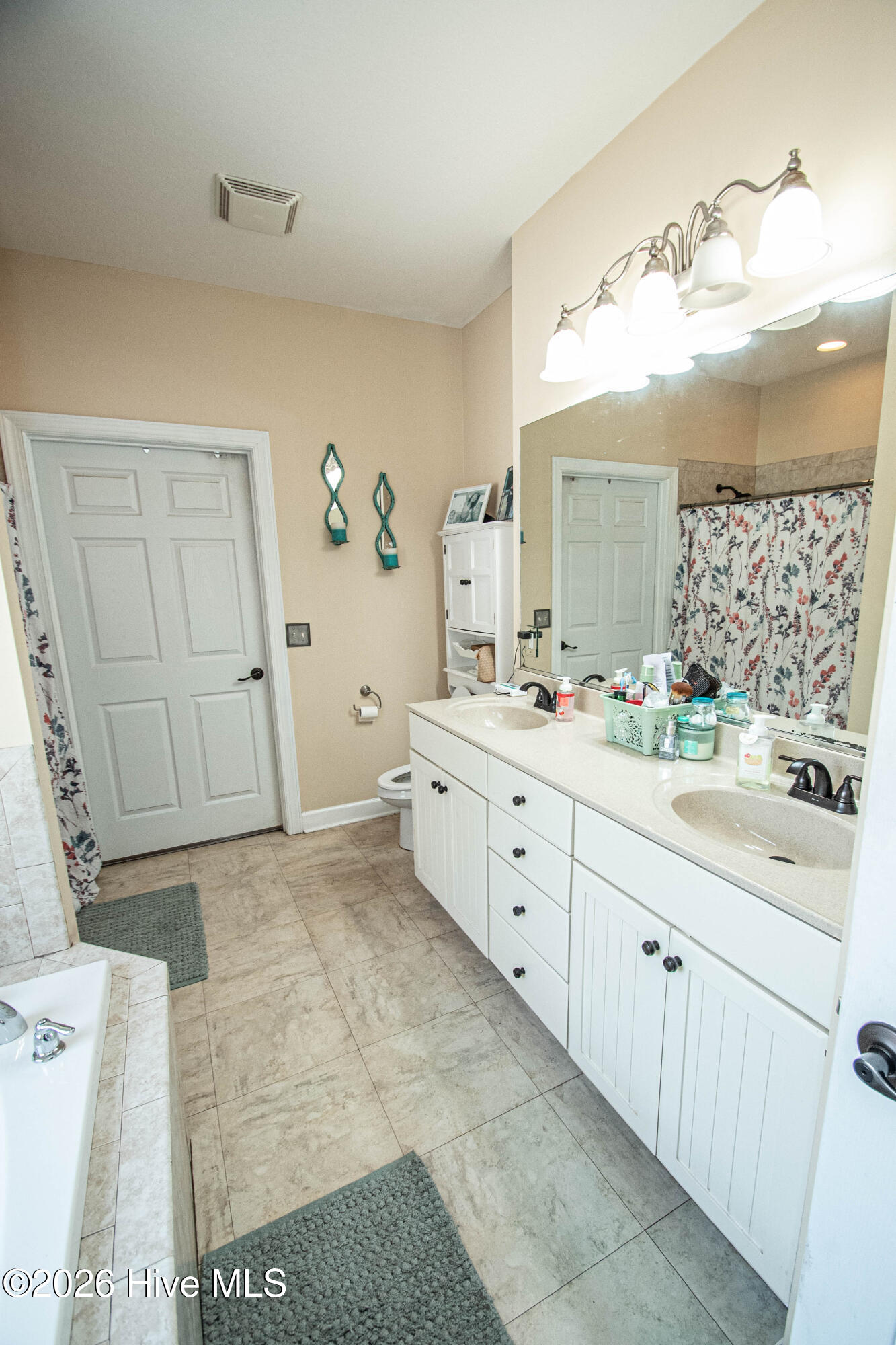 100553026 | Photo 49