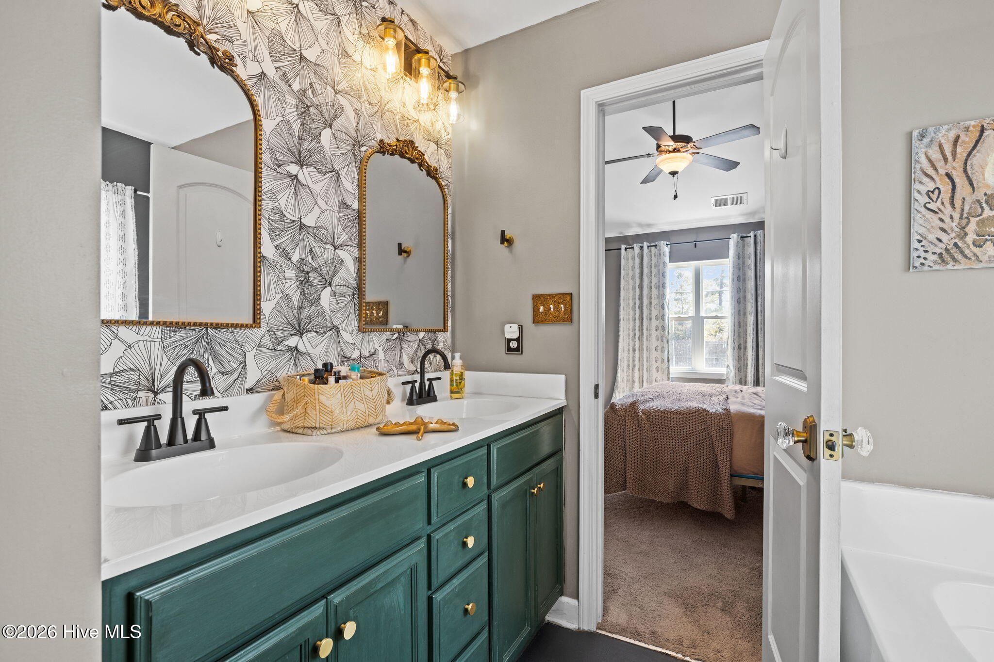 100558227 | Photo 21