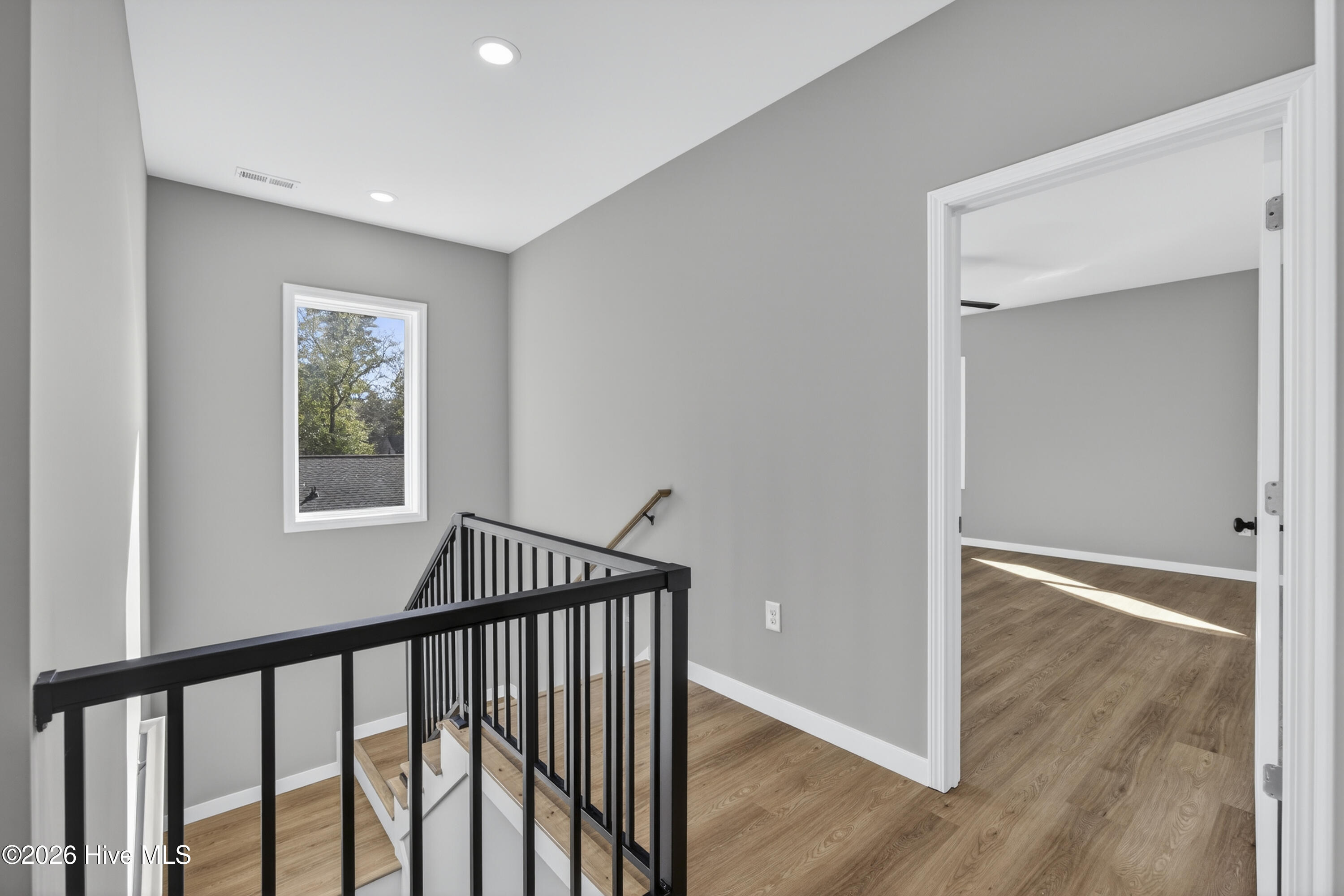 100550006 | Photo 28