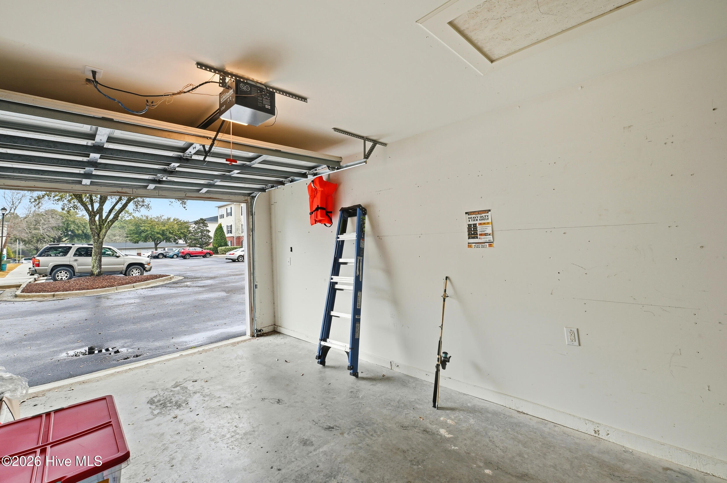 100553296 | Photo 28