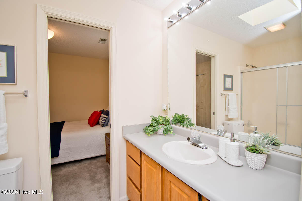 100570444 | Photo 15