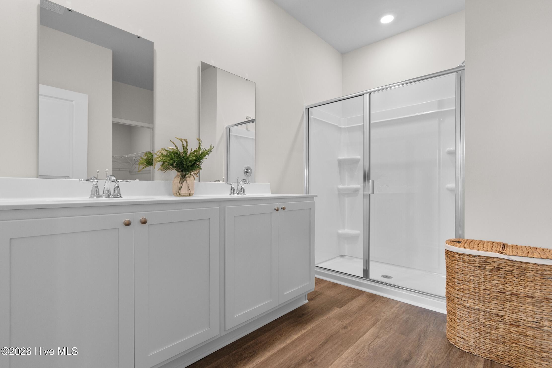 100562245 | Photo 15