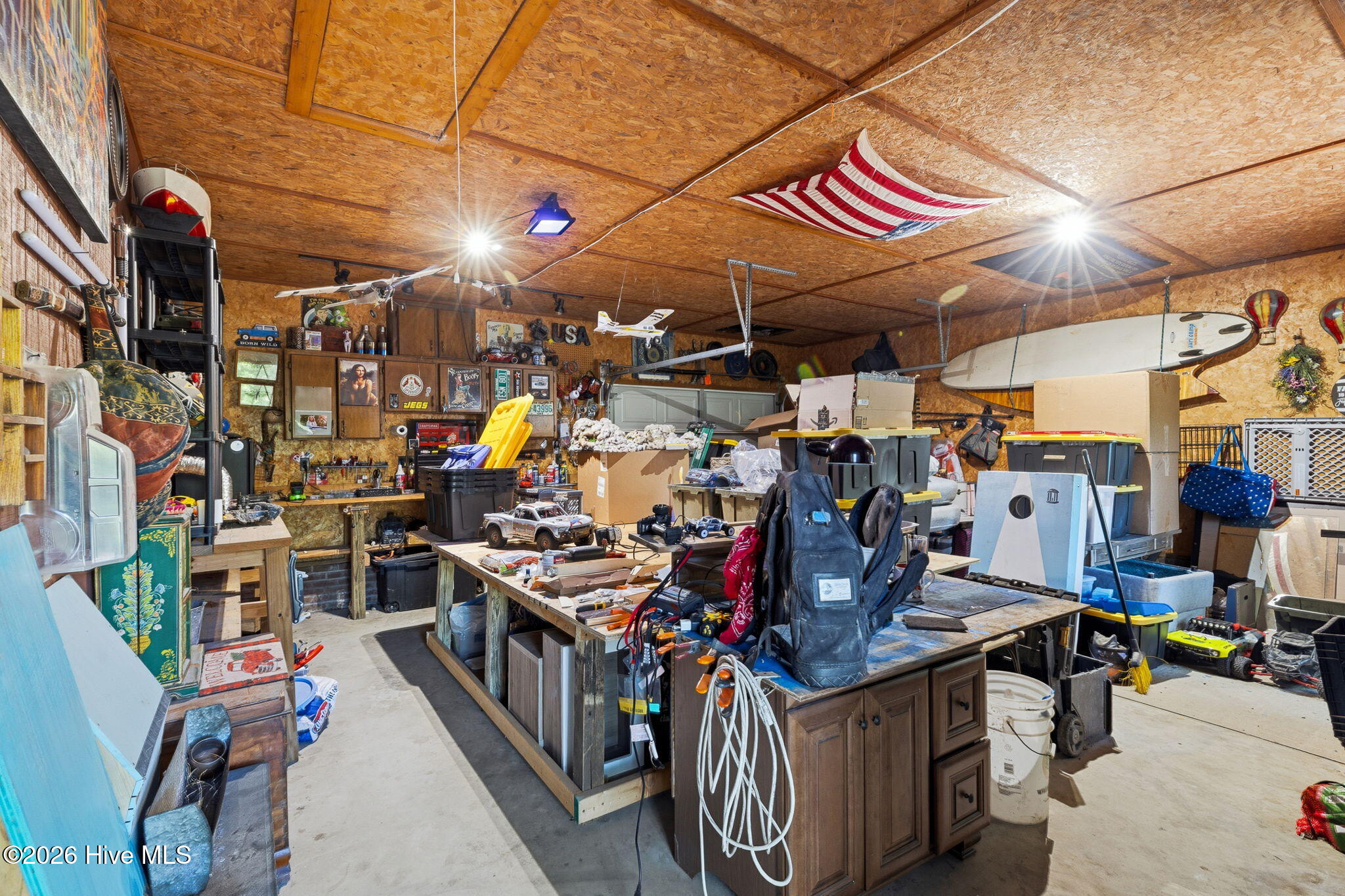 100569227 | Photo 35