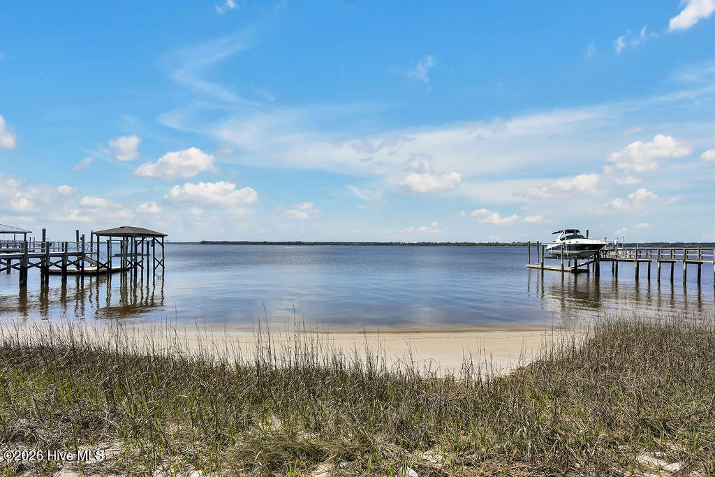 100563710 | Photo 54