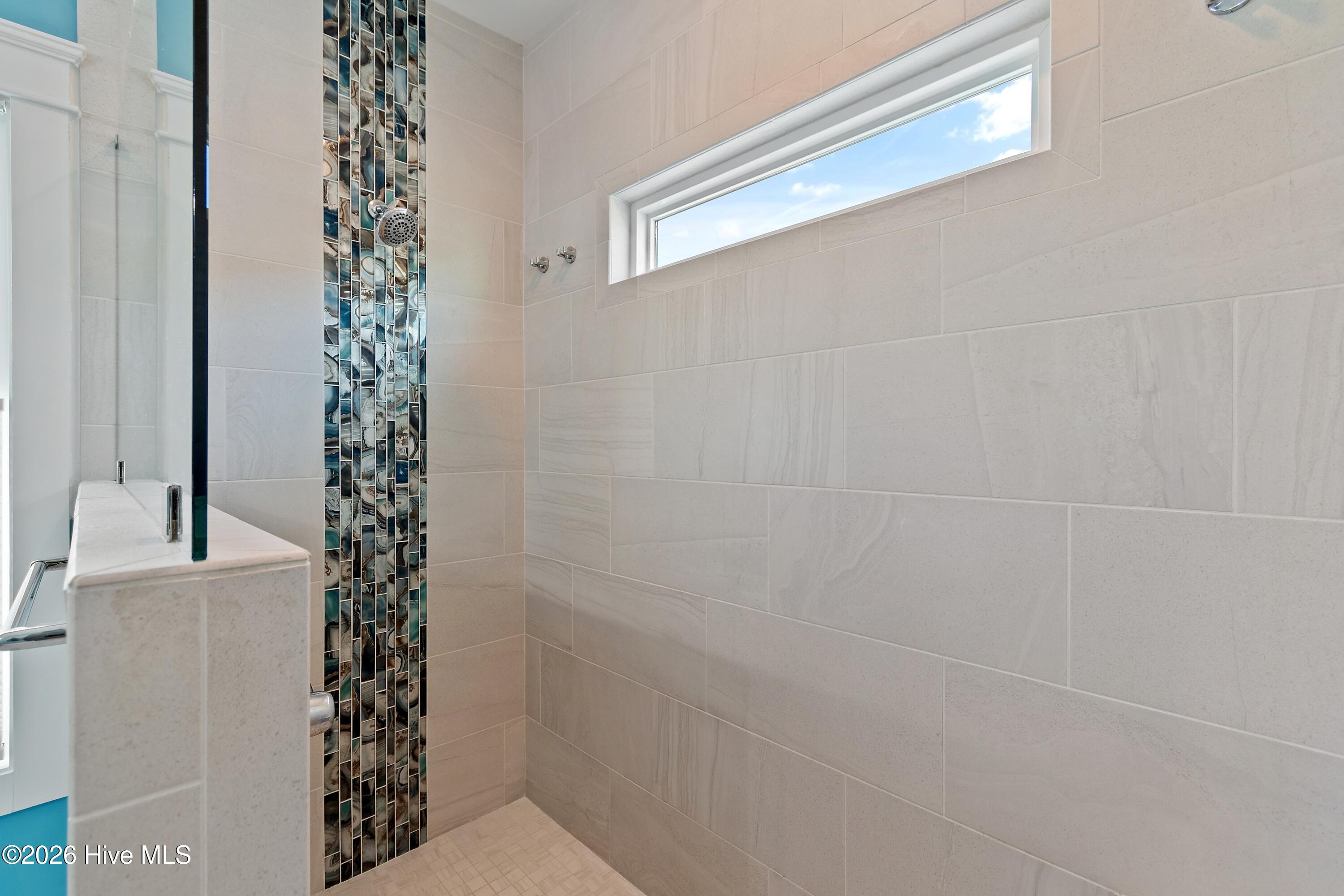 100557175 | Photo 42