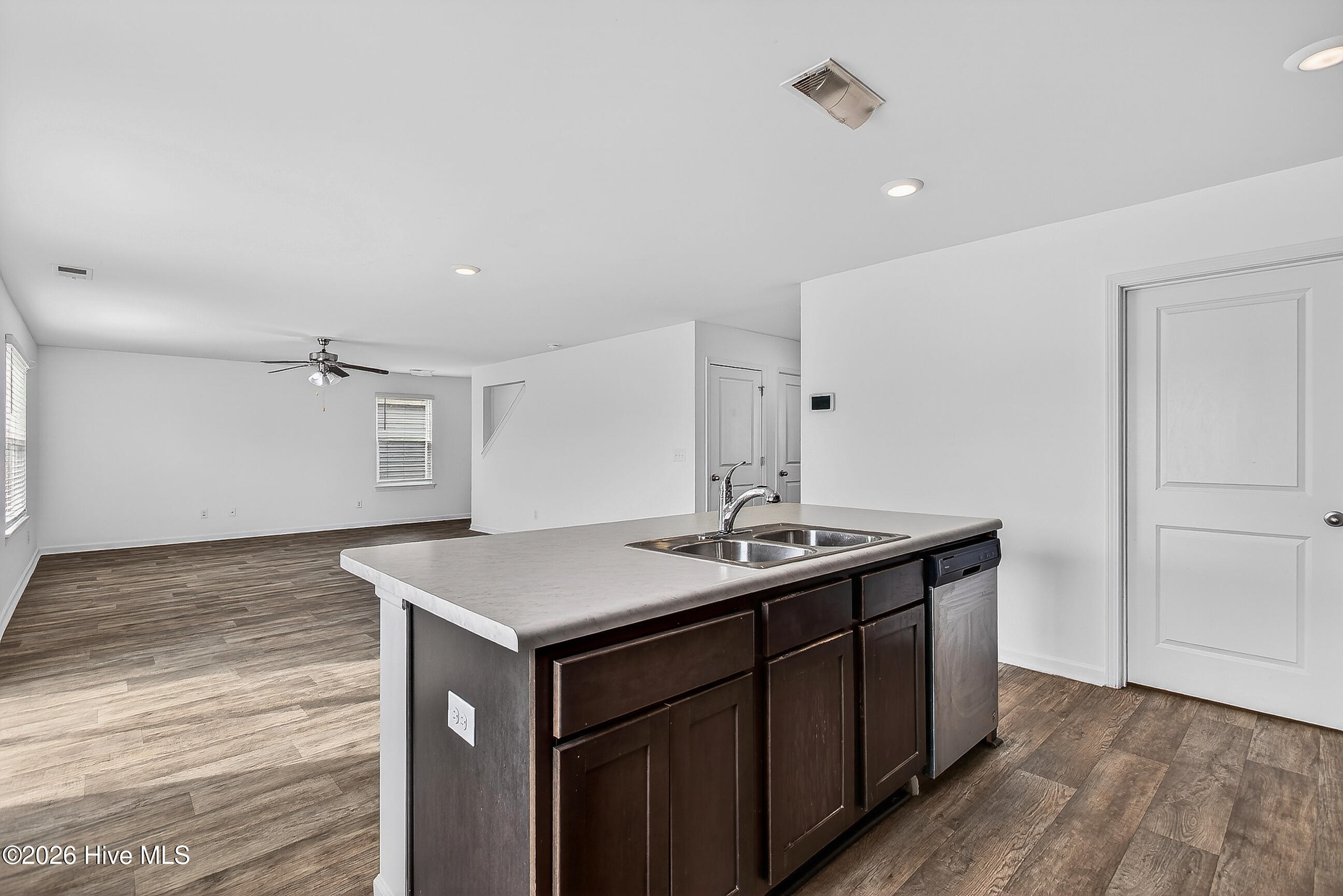 100565797 | Photo 10