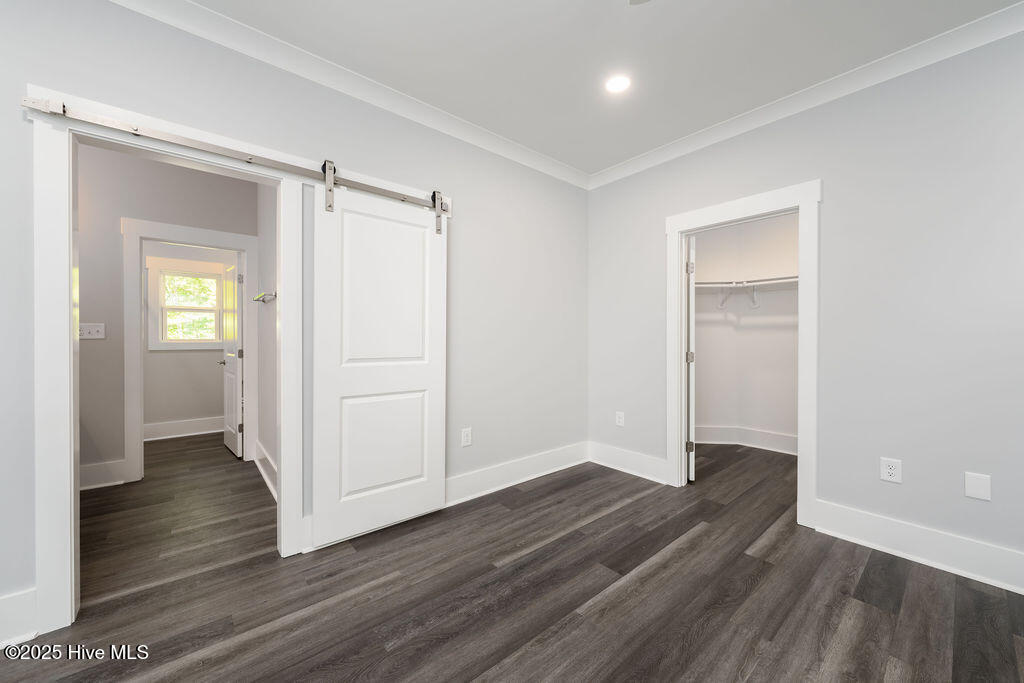 100560439 | Photo 23