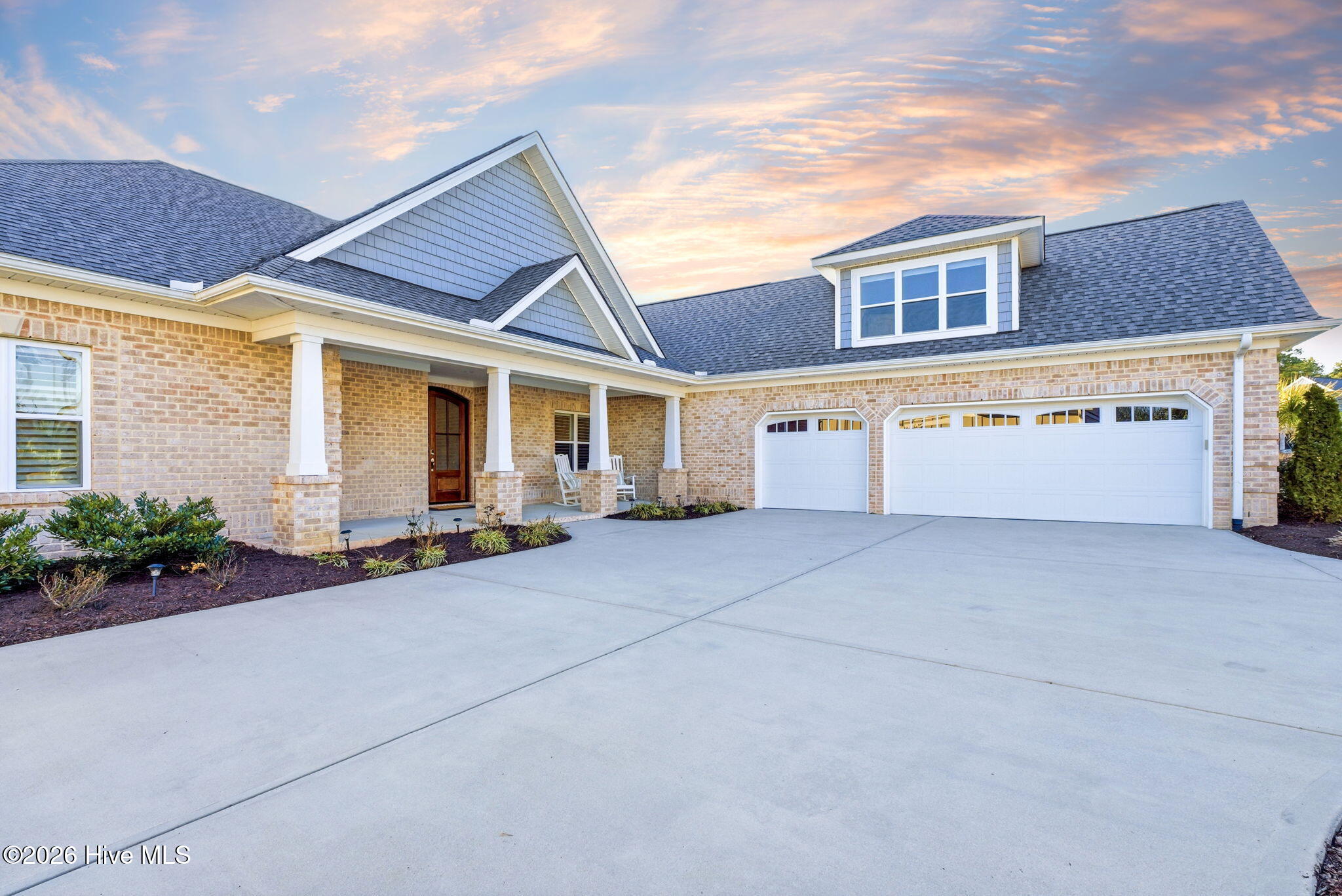 100555093 | Photo 62