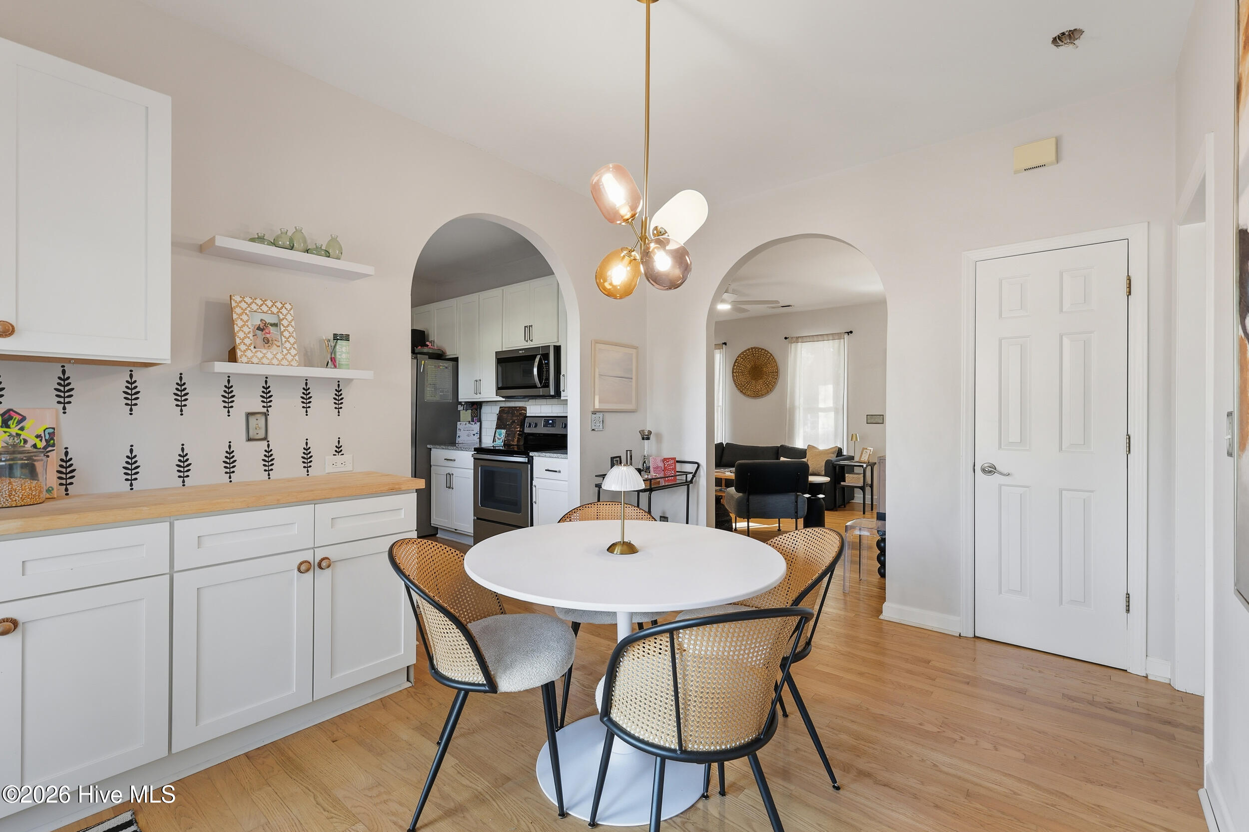 100554860 | Photo 11