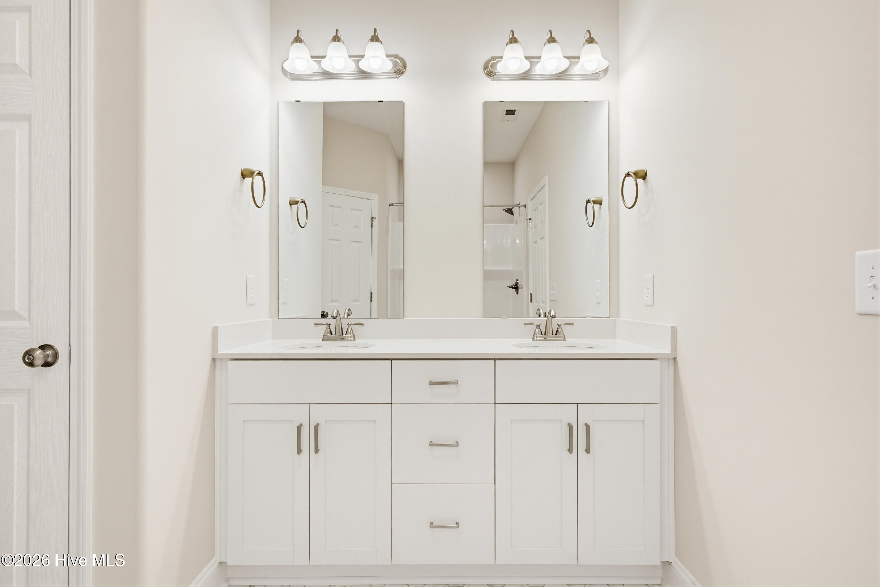 100567421 | Photo 16