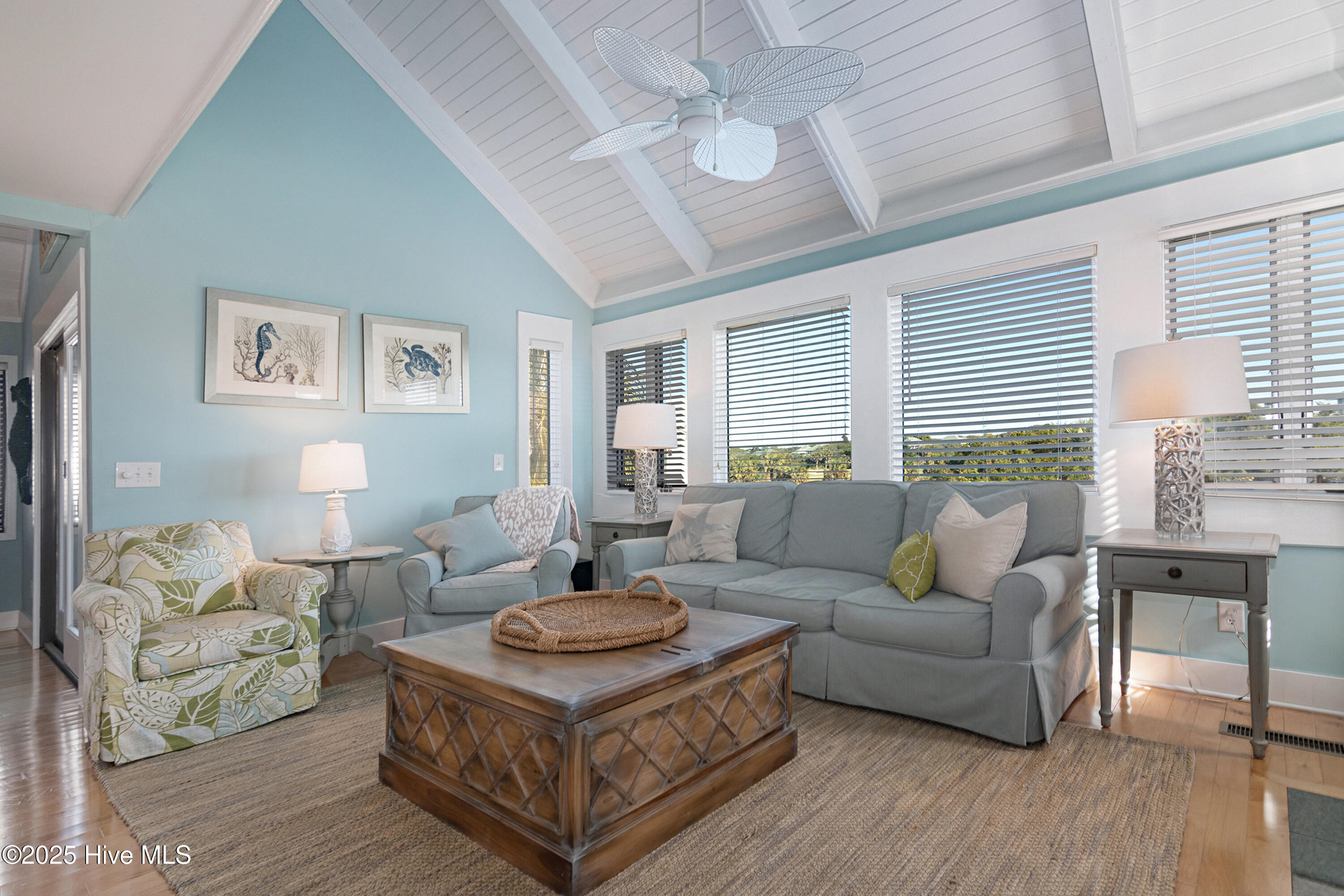 100526215 | Photo 27