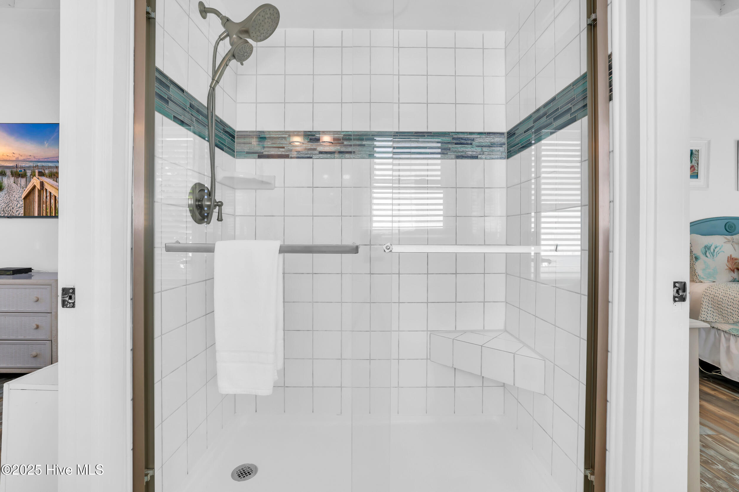 100536286 | Photo 33