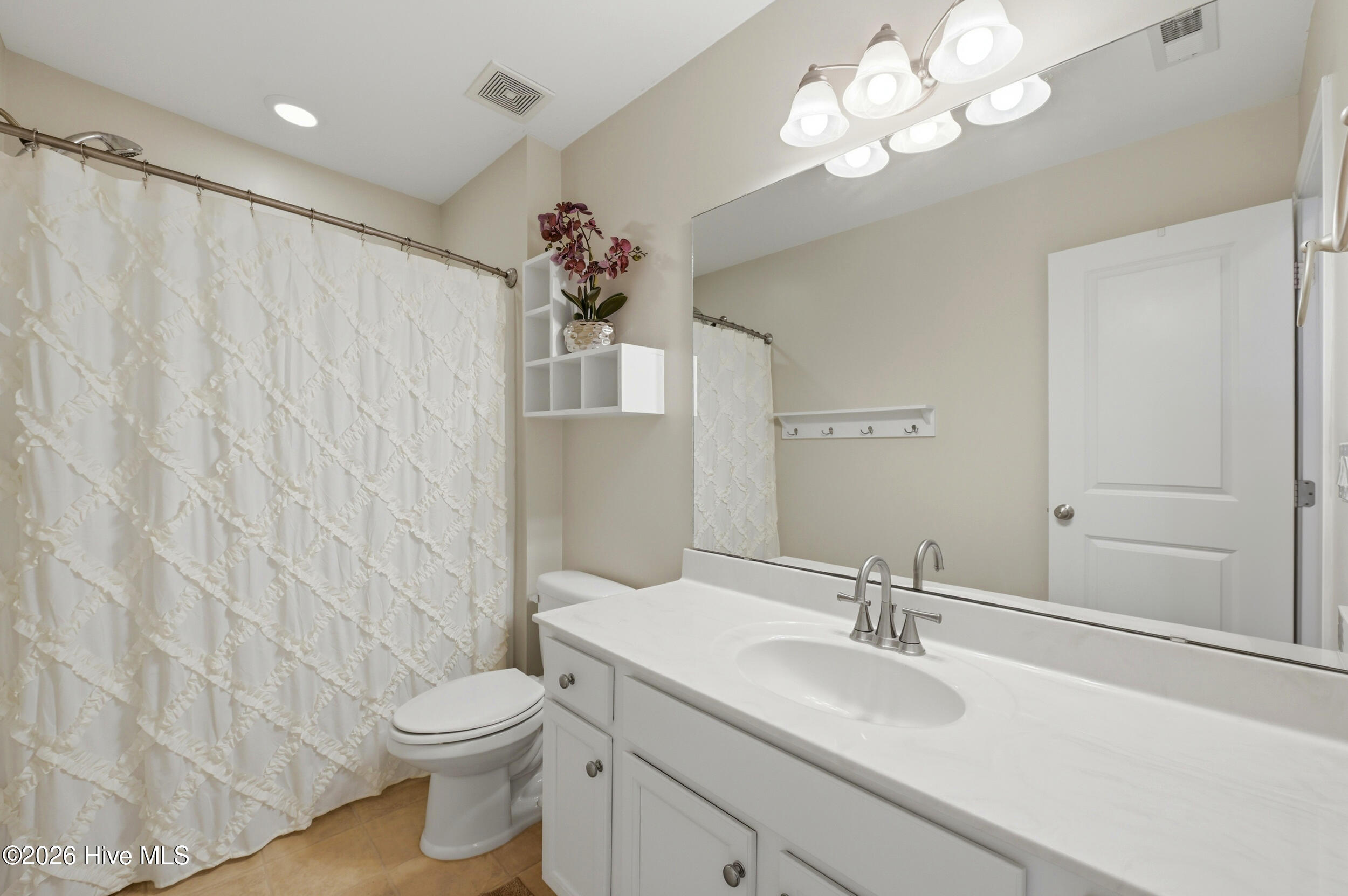 100560210 | Photo 20