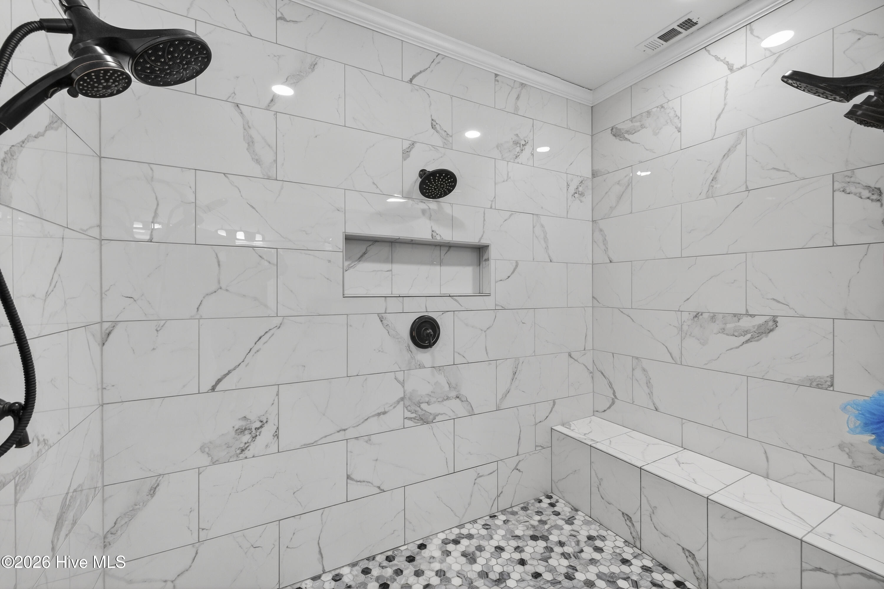 100553649 | Photo 25