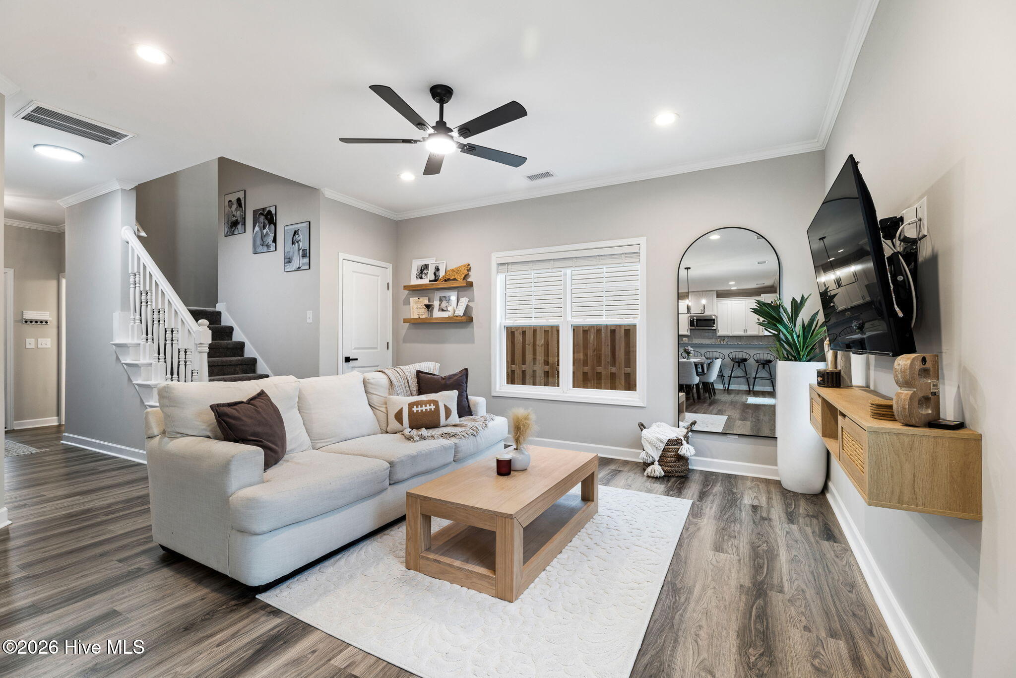 100554738 | Photo 10