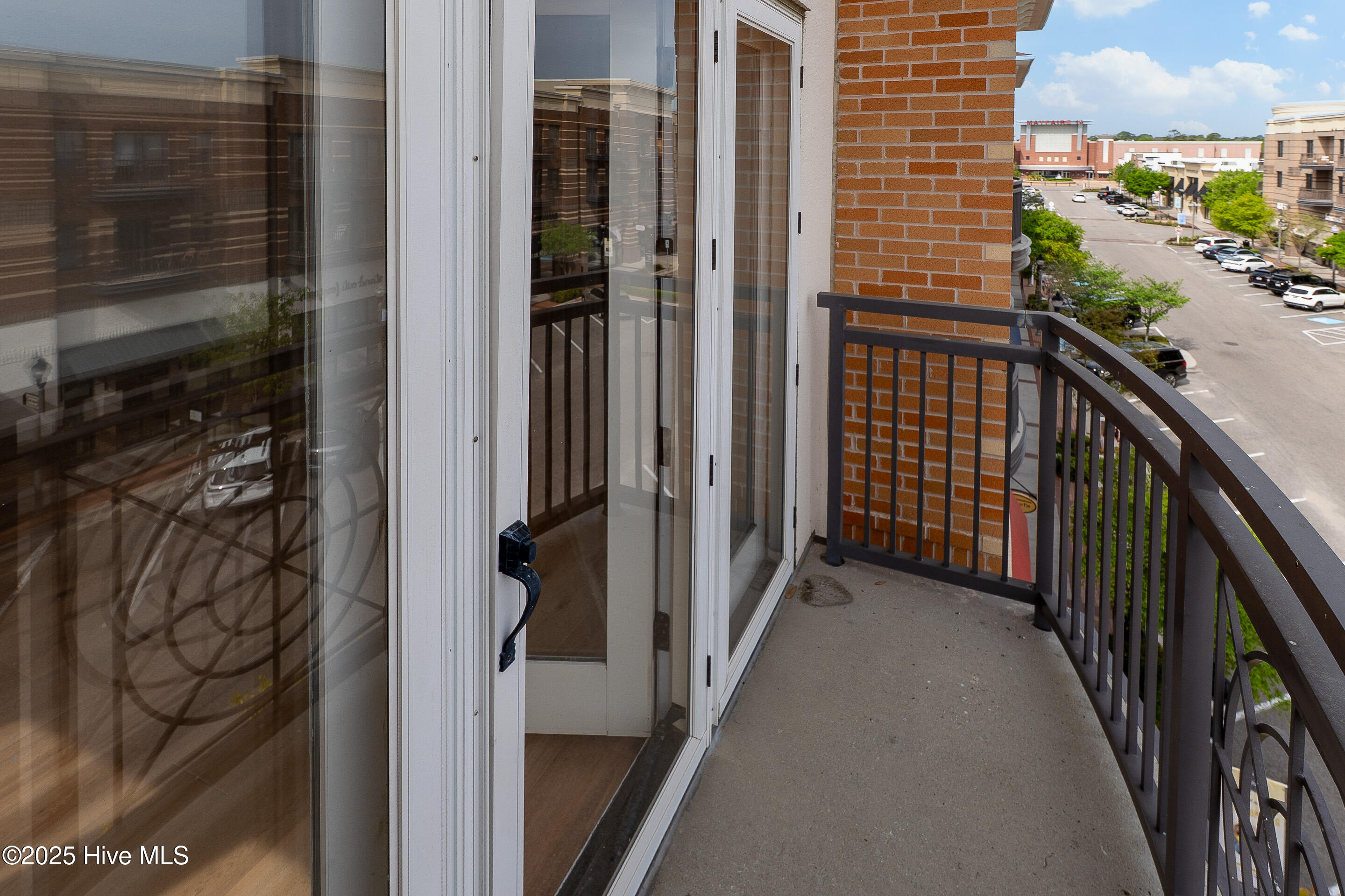 100506619 | Photo 32