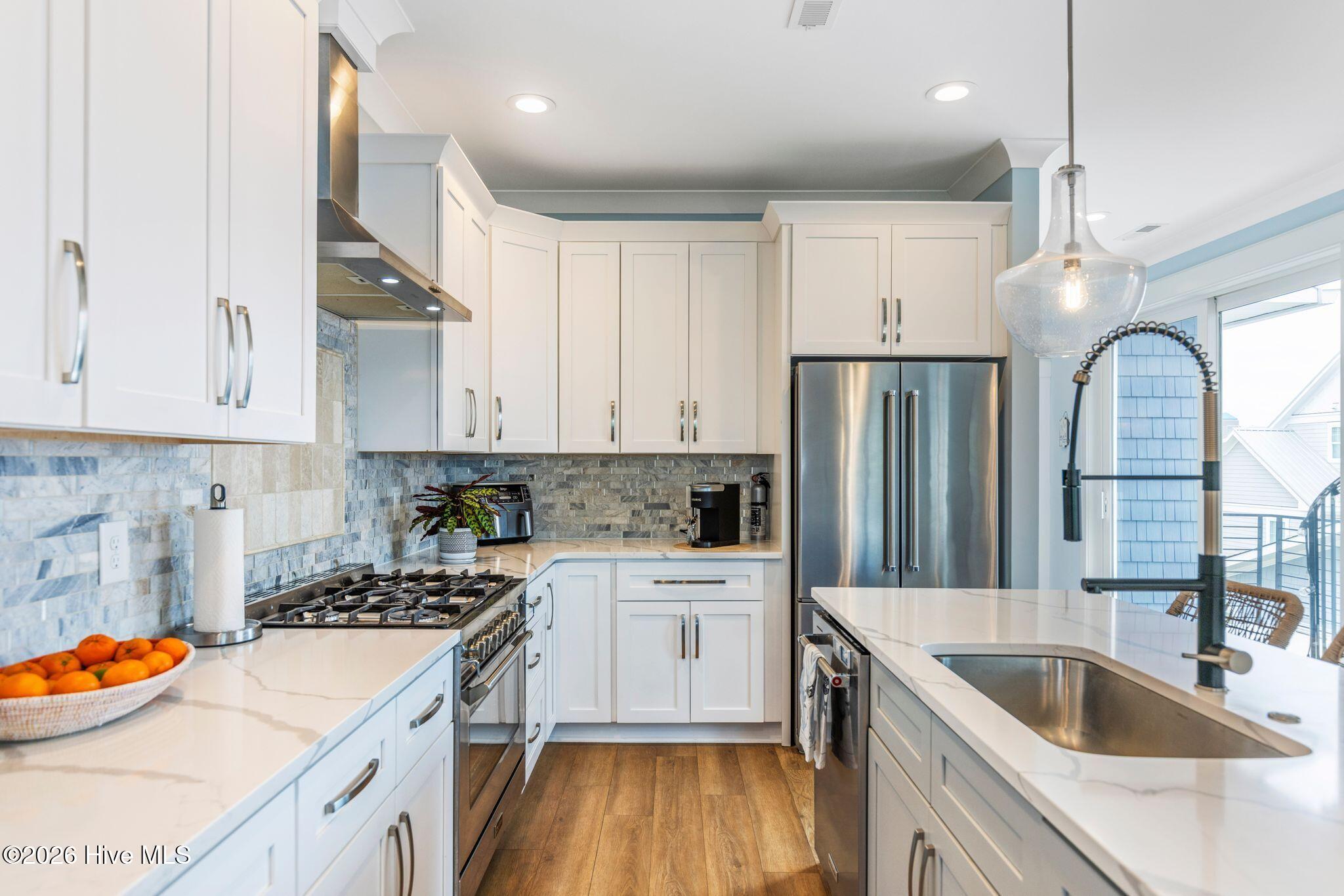 100570540 | Photo 33