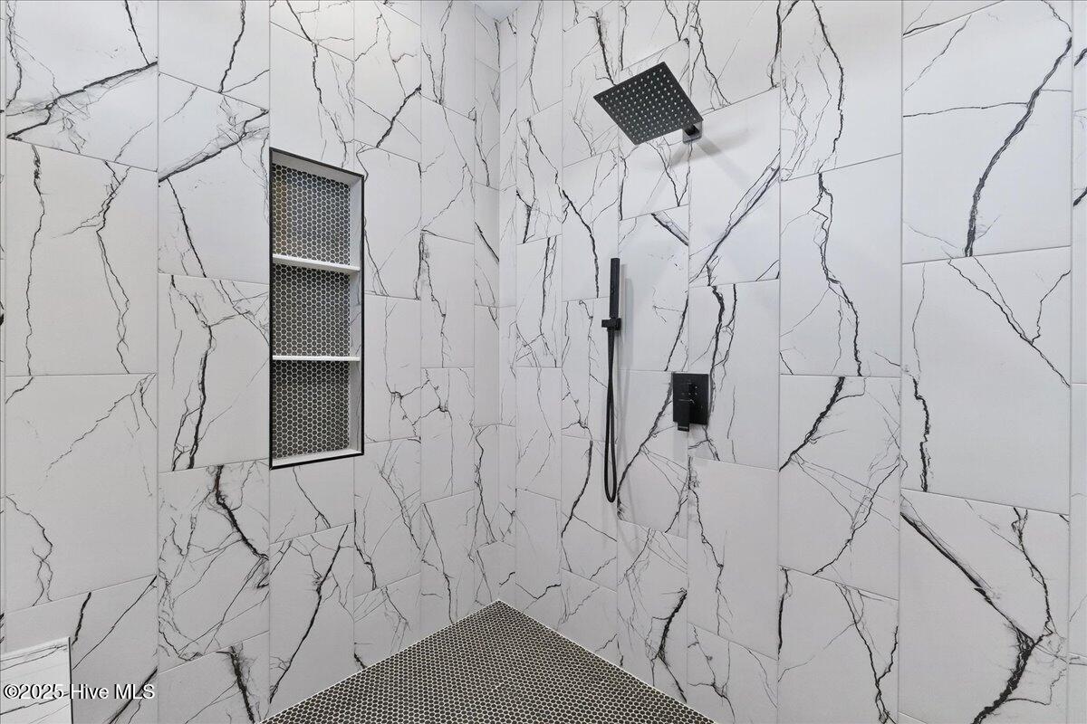 100541548 | Photo 36