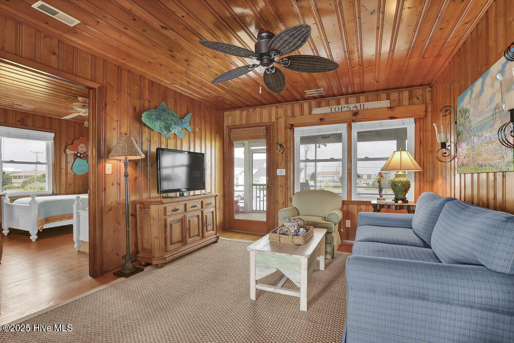 100524042 | Photo 16