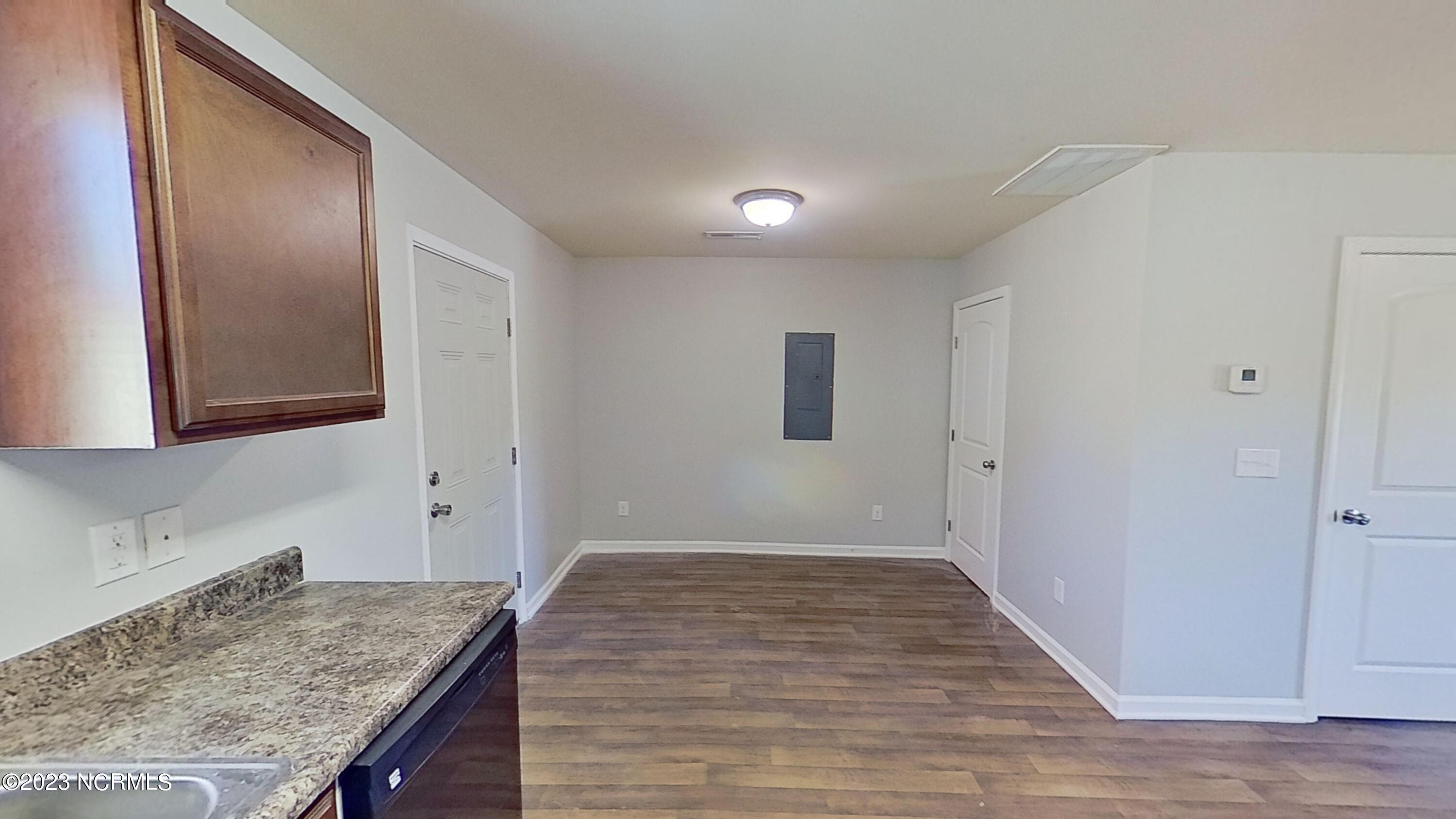 100550437 | Photo 10