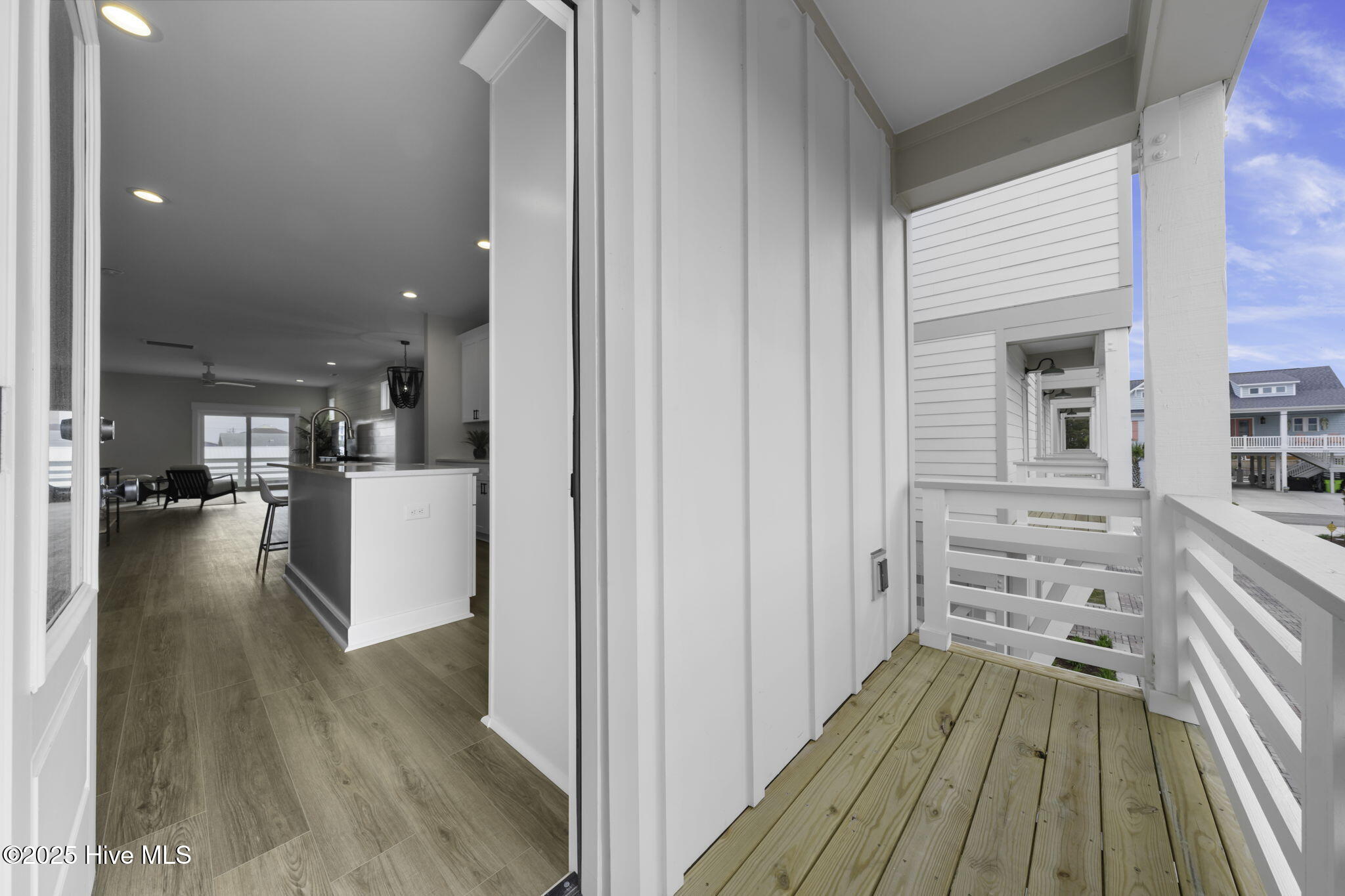 100519689 | Photo 53